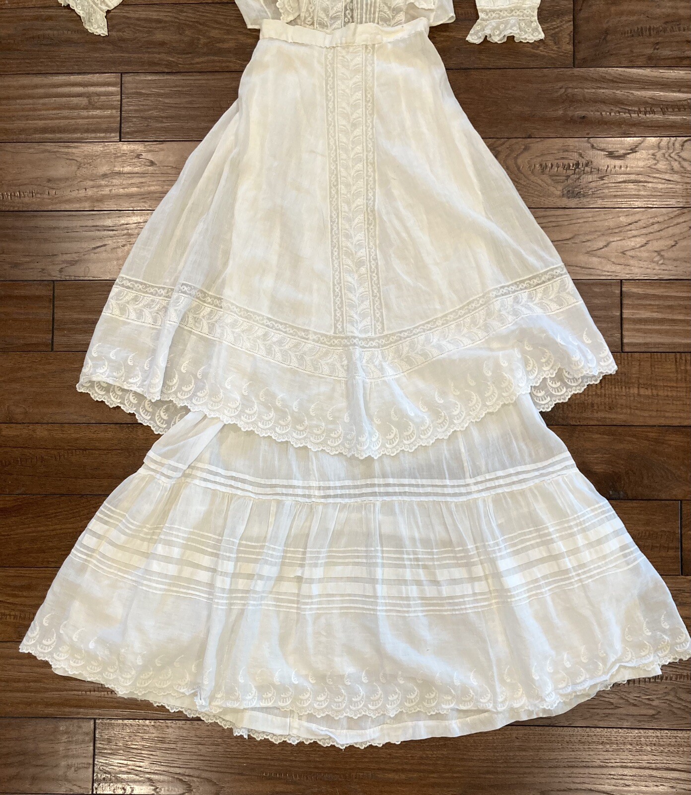 Antique Victorian lawn dress, lace, pin tucks, double tiered skirt XS as is