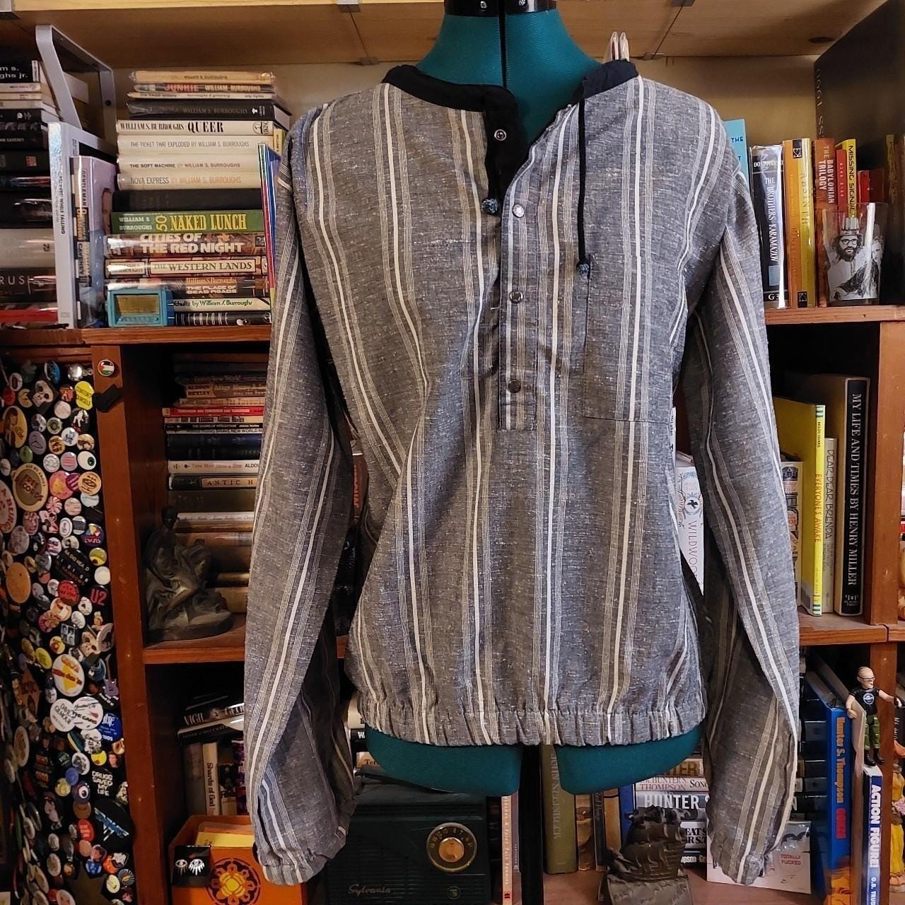 Vintage striped long sleeve grey and white top with dray string detail.