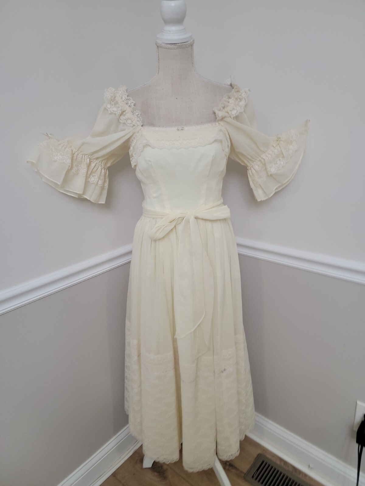 VTG70’s Candi Jones Ivory Ruffle Lace Dress/Prairie/Hippie/Wedding Beach Dress