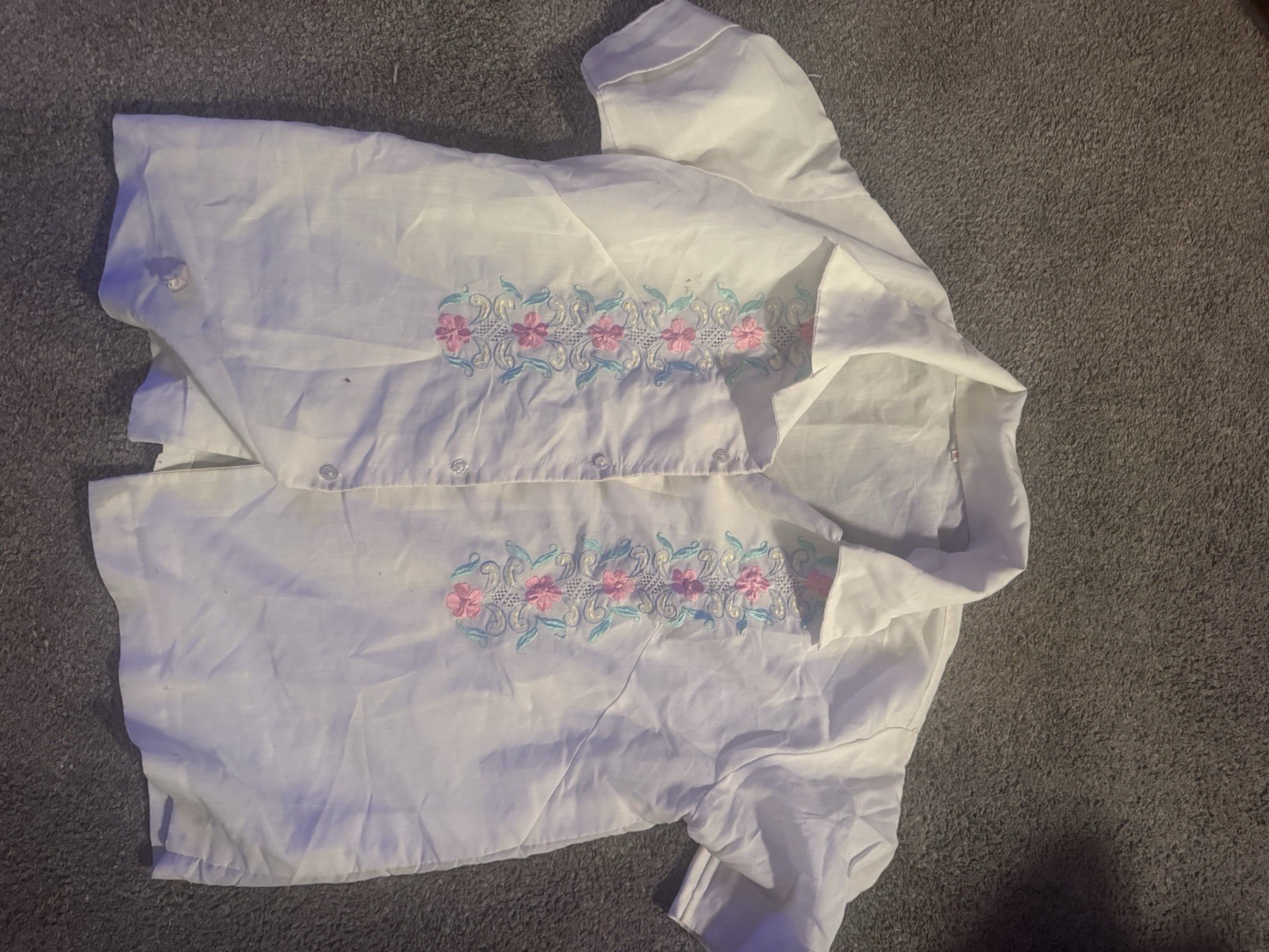 Vintage Embroidered Floral Blouse. Womens XlLarge Pastel Boho White Short Sleeve