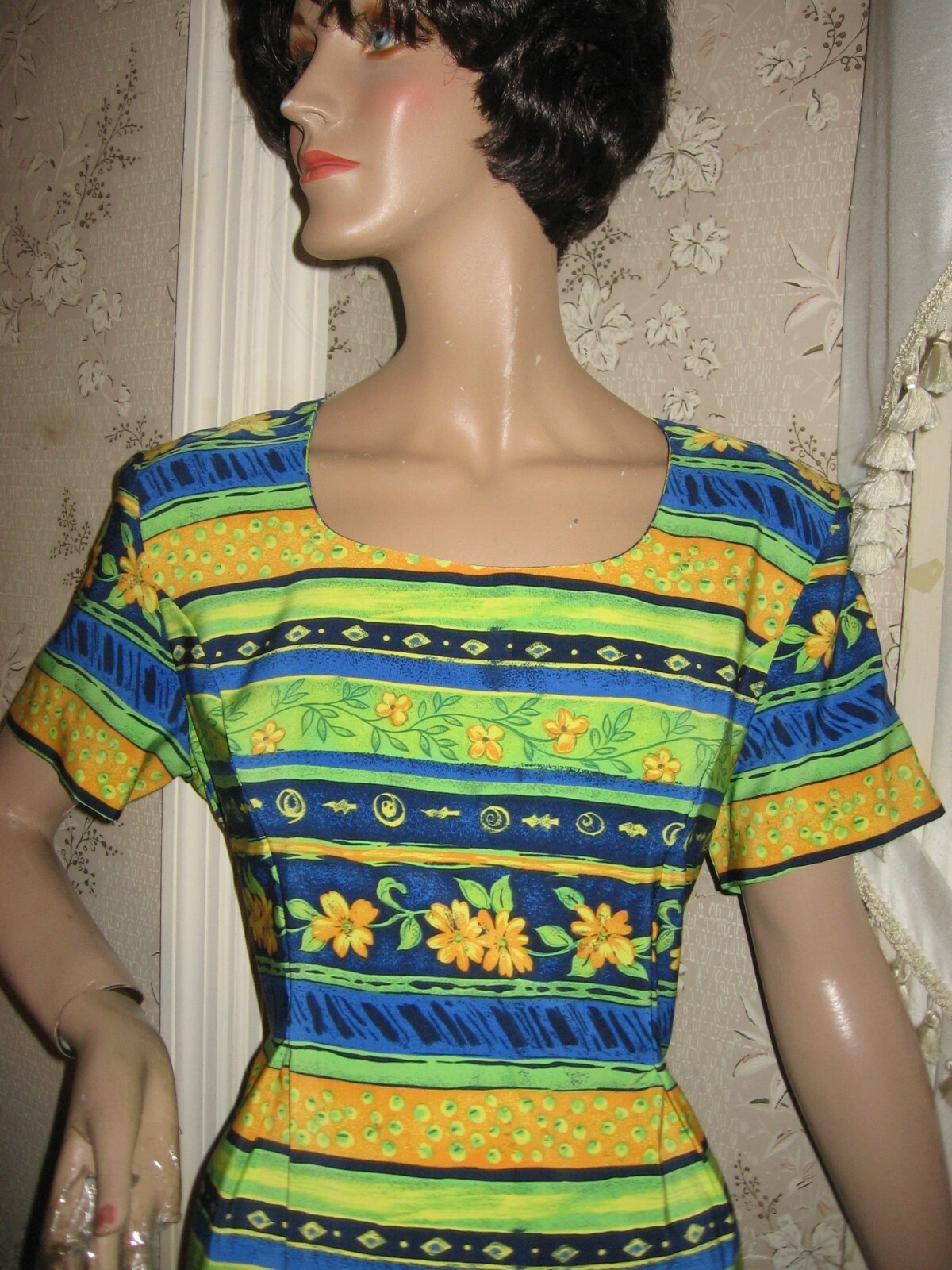VINTAGE SAG HARBOR BLUE/YELLOW/GREEN FLORAL POLYESTER MINI DRESS – 10 PETITE