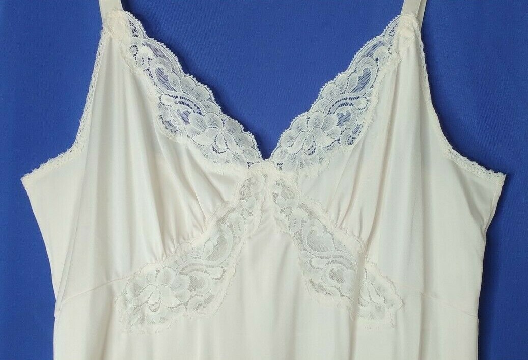 VINTAGE SHADOWLINE FULL SLIP SHEER LACY BUST RIBBON STRAPS SIZE 34 SMALL