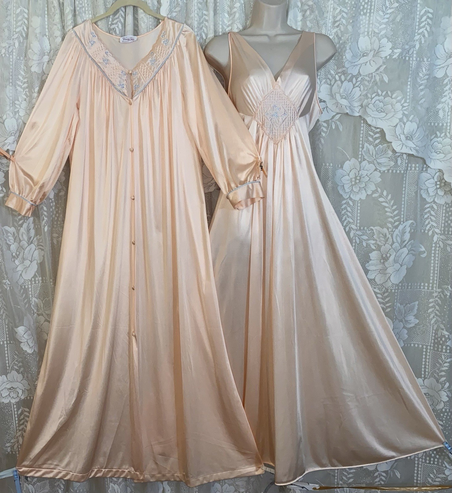VTG M L Sweet PEACH VANITY FAIR Nylon Peignoir Robe Nightgown Negligee Gown Set
