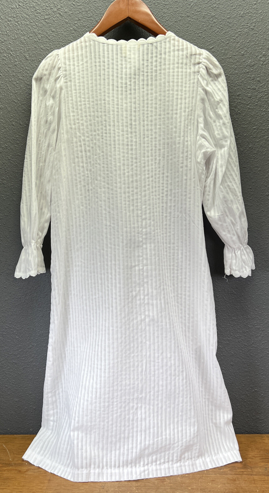 Vintage 90’s CARRIAGE COURT 100% Cotton White Lace Robe Women’s S
