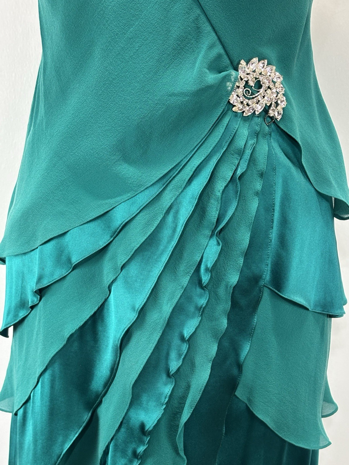 Vtg Tadashi Shoji 100% Silk Tiered Dress Gown Sz 8 Jewel Tone Brooch Formal