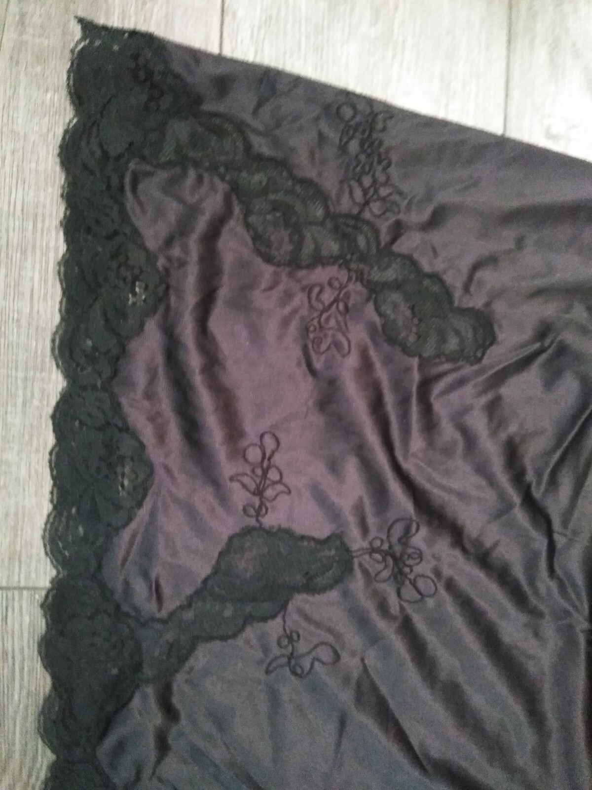 VTG. 1987 TOUCH OF TENDERNESS SIZE LARGE HALF SLIP EMBROIDERED BLACK (N.O.S.)