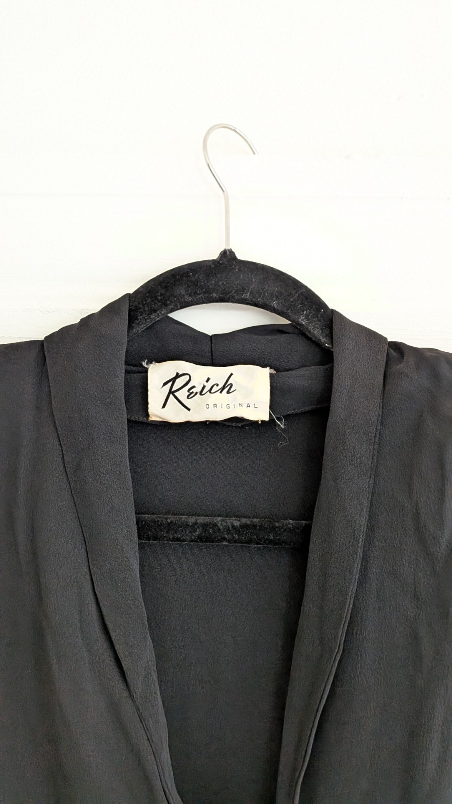 Vintage 1940’s-50’s Women’s Black Crepe Day Dress With Draped Detail Size 8/10