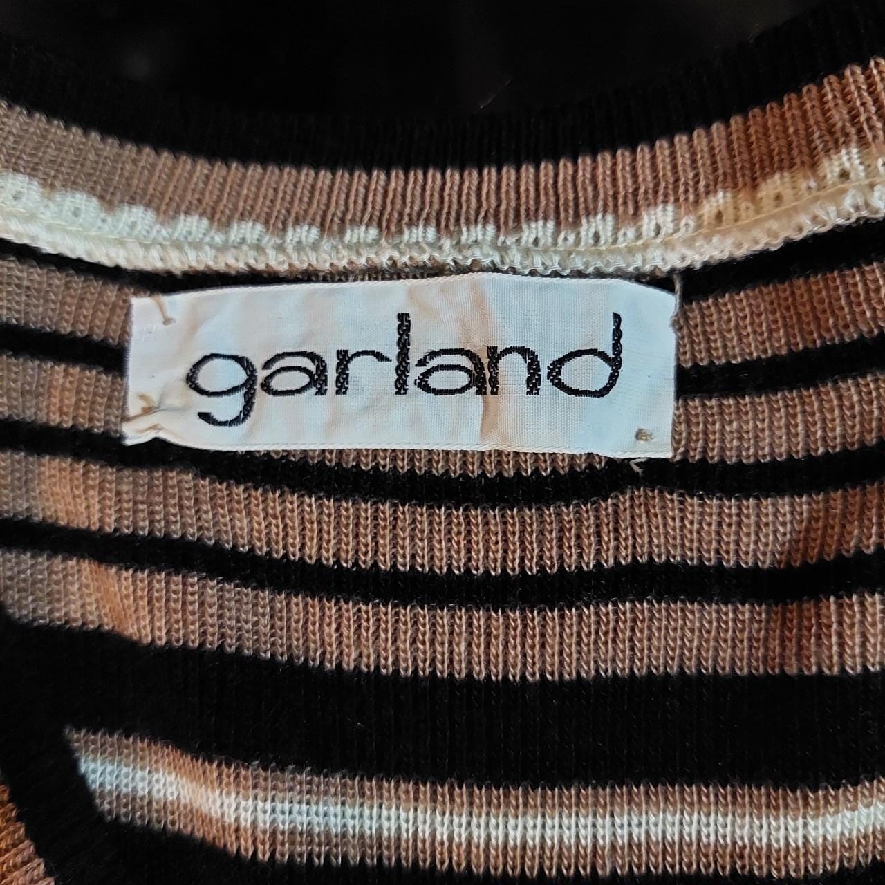 Vintage tan, black, and white short sleeve v-neck knit.