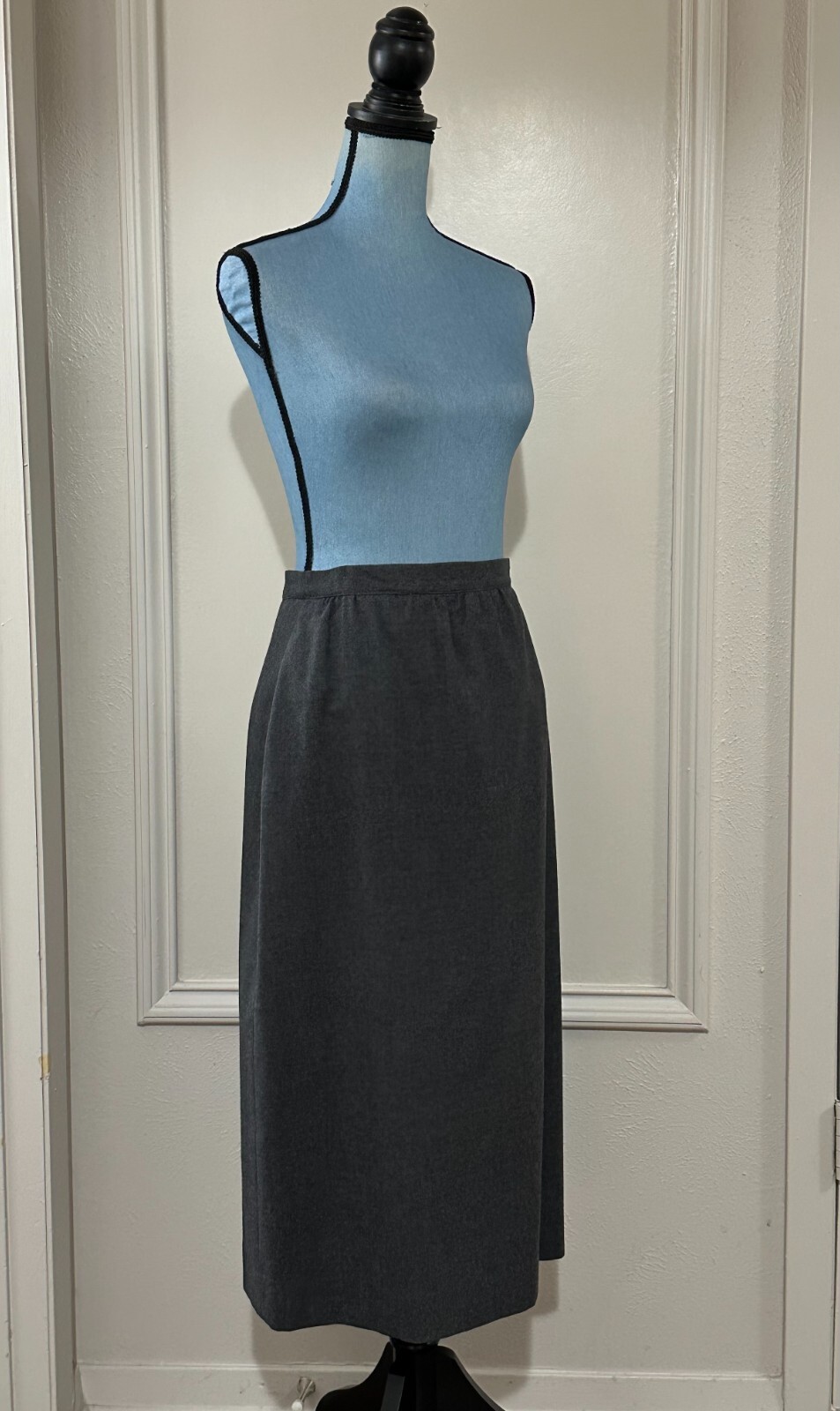 Vintage 1980’s Jos A Bank Gray Midi 100% Wool Lined Straight Pencil Skirt 10