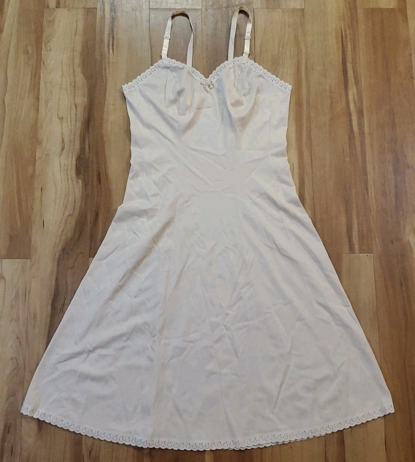 VTG Sears The Doesnt Slip Nylon Anti Cling Beige Full Slip Lace Trim Women Sz 38