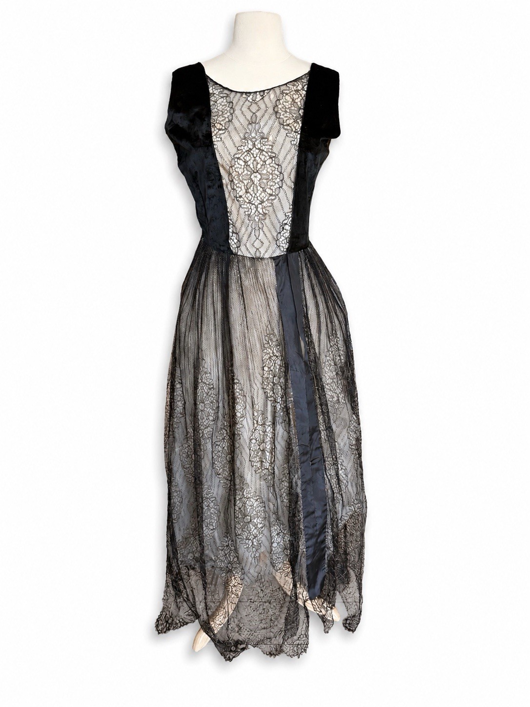 Vintage 1930s Hollywood Gown Black Velvet Antique Lace Dress Paramount Studios