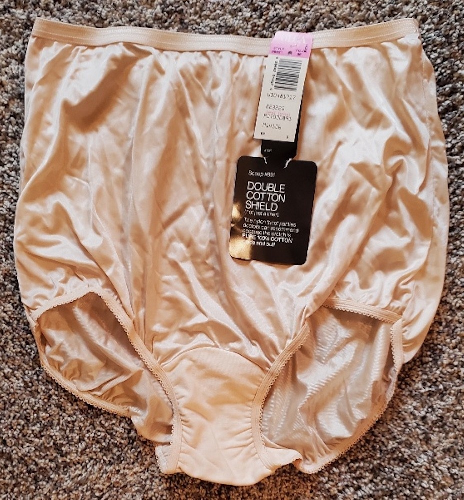 Vintage OLGA Fashion Scoop Nylon Pillowtab Hi-Waist Granny Panties #891 Sz 6 NWT