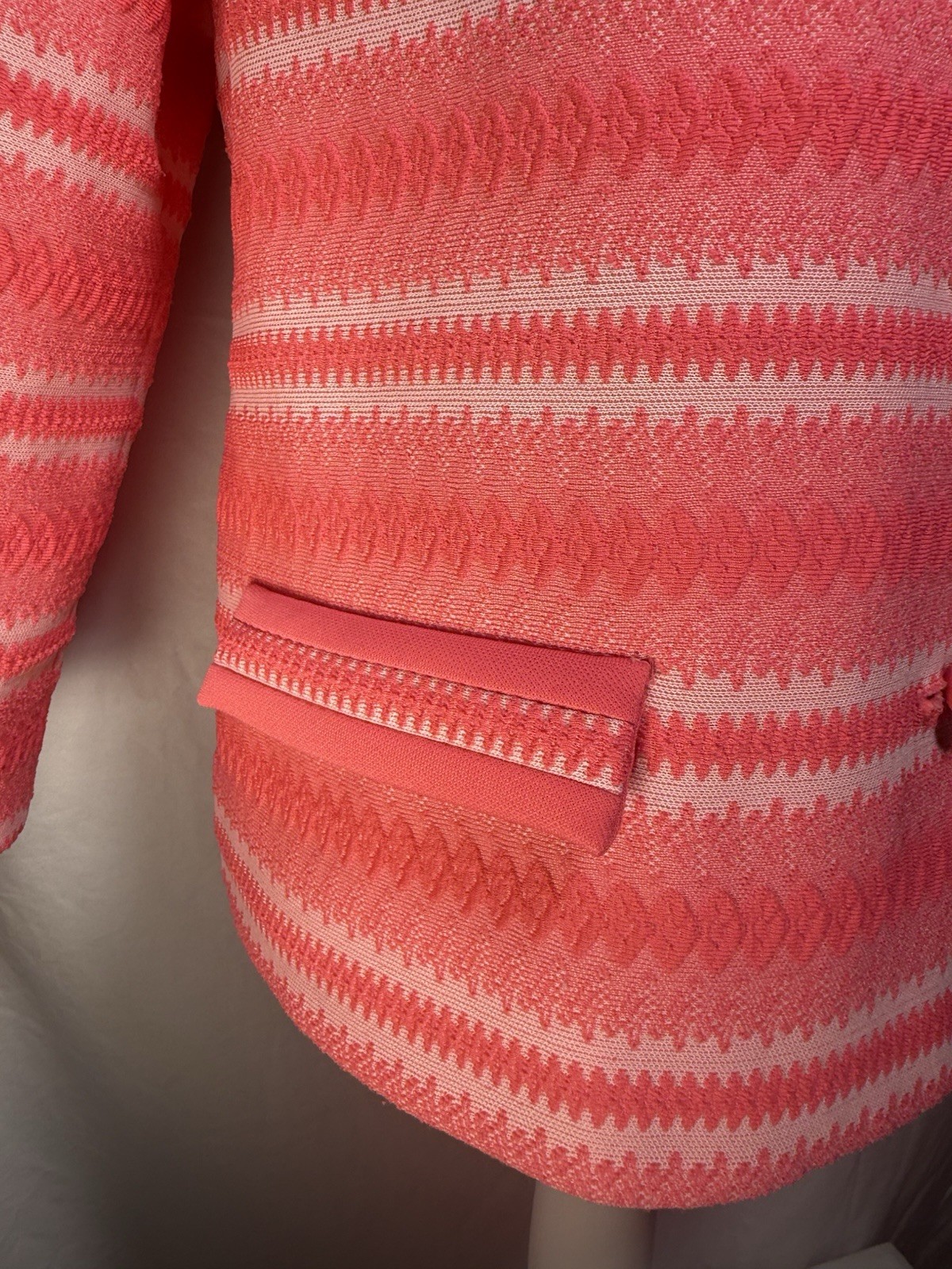 1970s Vintage Leslie Pomer Pink and White Cropped Jacket