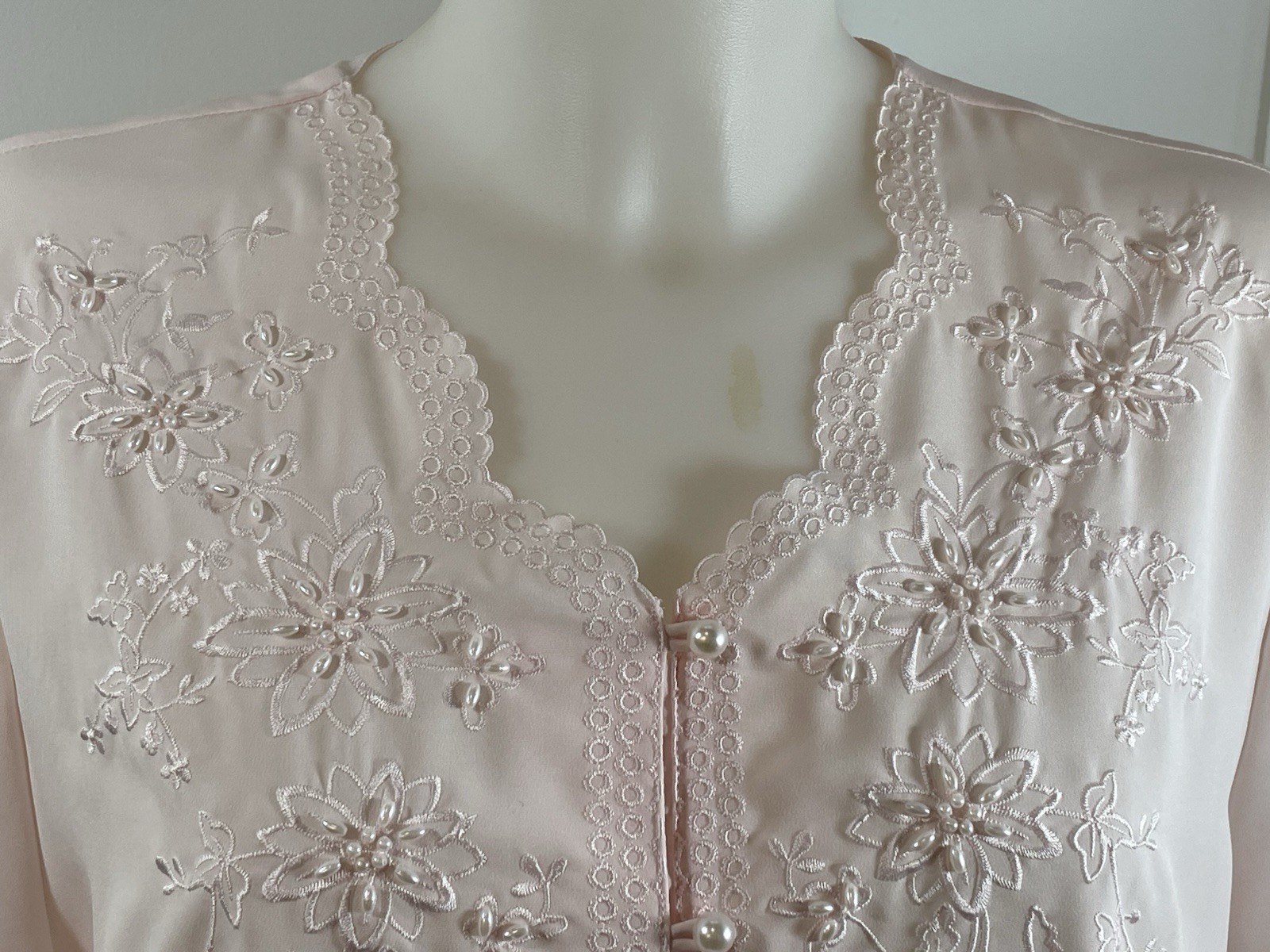 VTG Christie & Jill Pale Pink Embroidered Flowers Faux Beads & Buttons Blouse 16