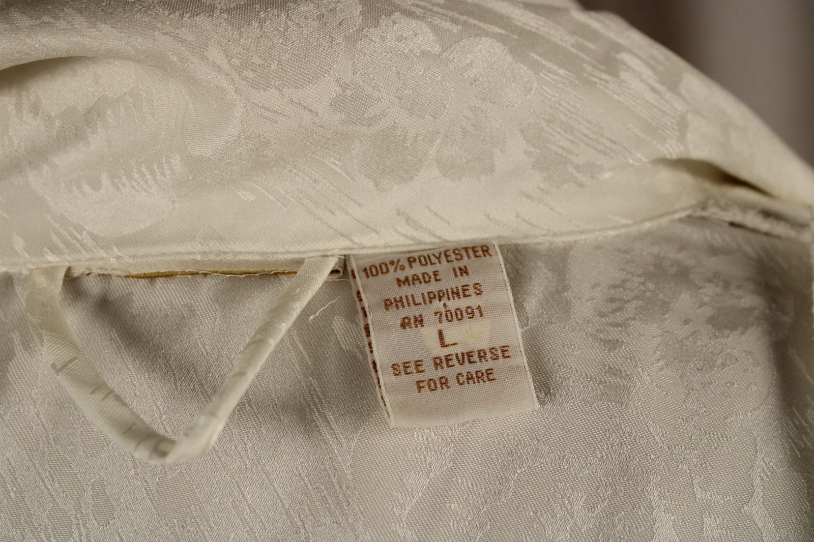 VIntage Satin Jacquard White Dressing Gown Robe Size L Philippines NOS Beauty!