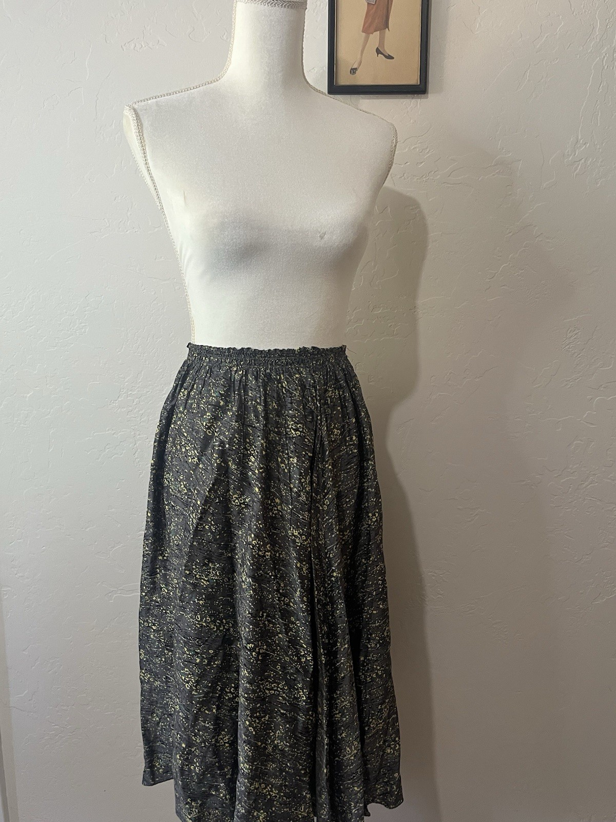 Very Pretty Vintage 1940’s-50’s Gray Silk Skirt