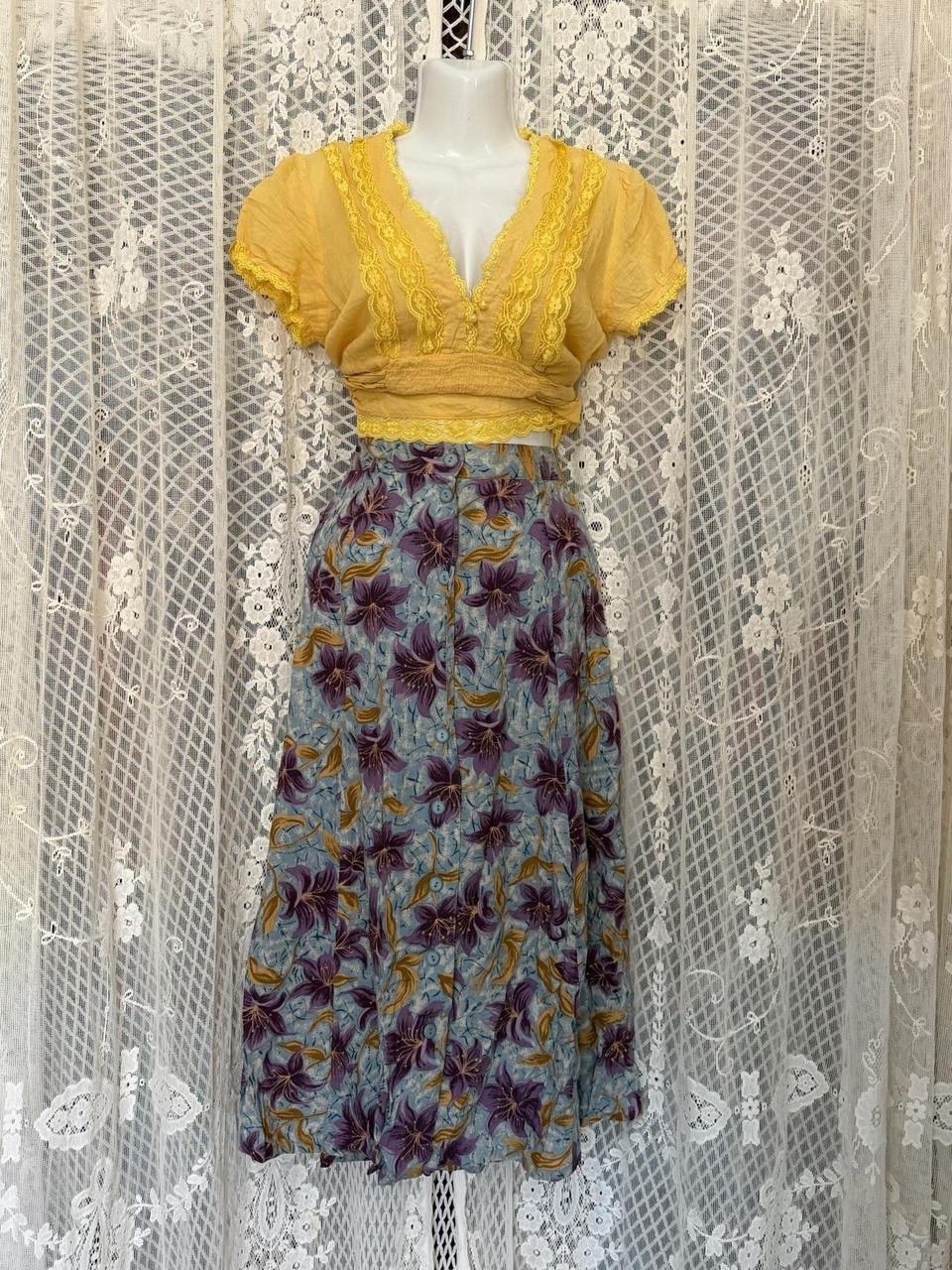 Sag Harbor Petite Vintage Floral Skirt Blue Purple Yellow M 100% Rayon