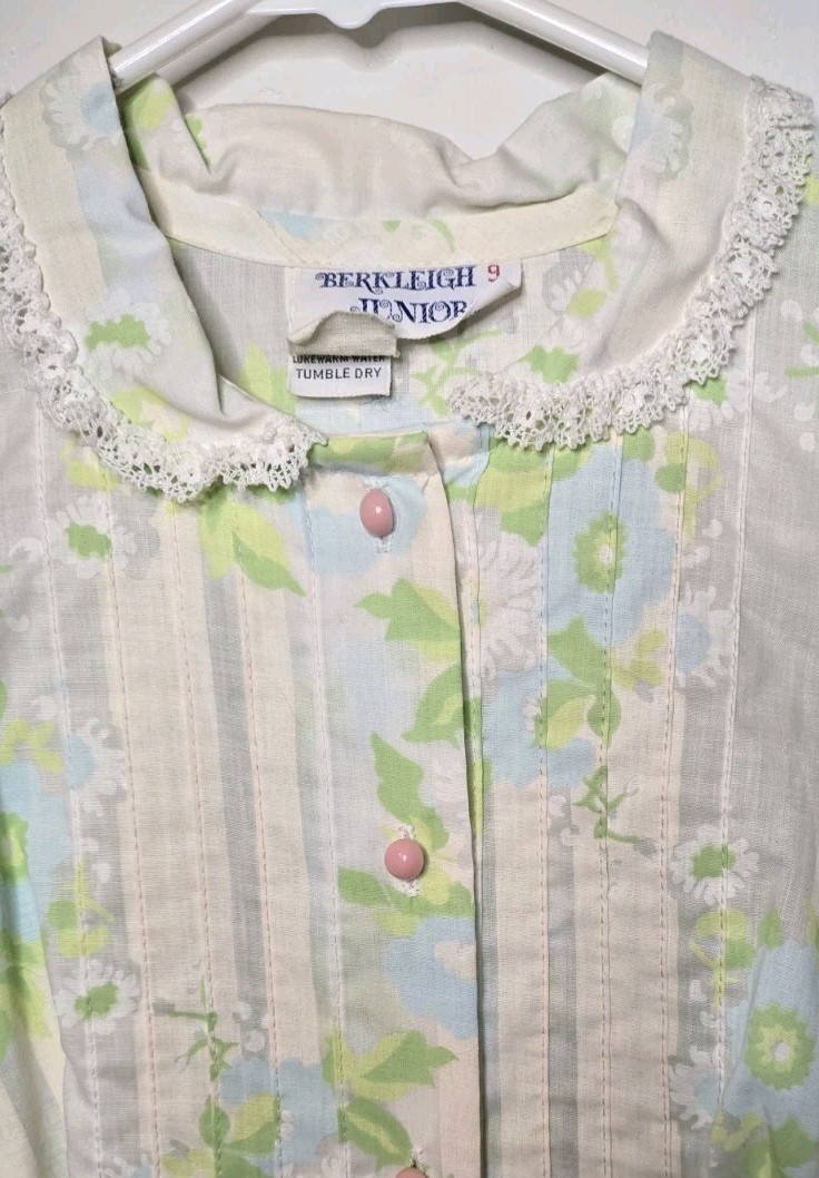 Vintage Berkleigh Junior Pink Nightgown Flounce Hem Size 9 Juniors Buttons Lace