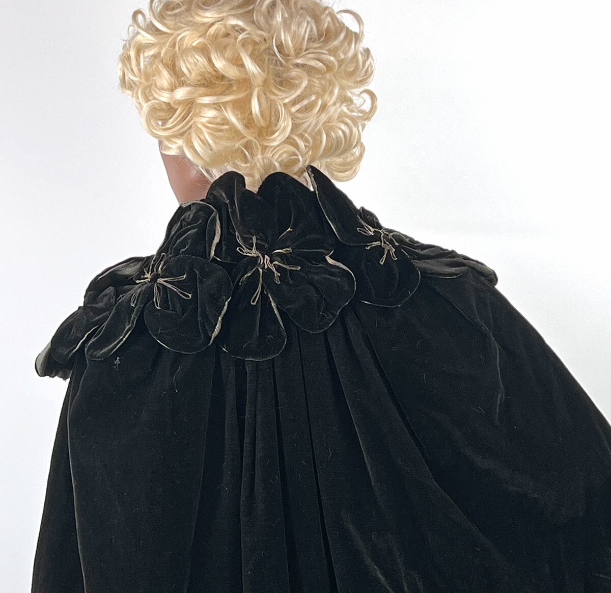 Vintage 20s Evening Cape Silver Lamé Flower Collar Women’s Silk Velvet Cocoon Co