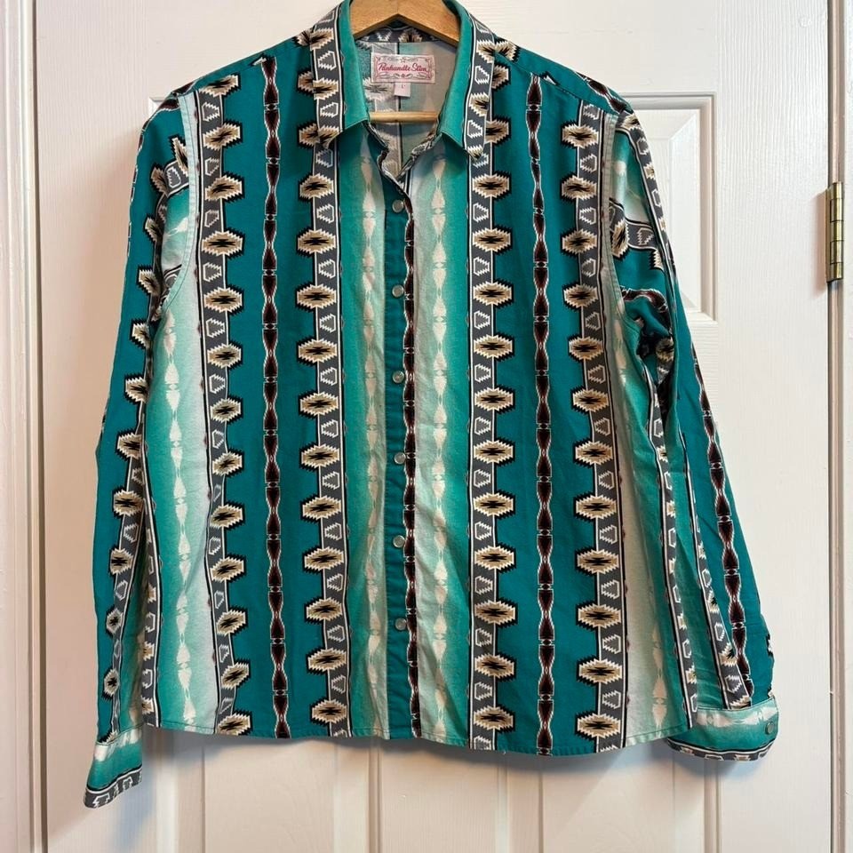 Panhandle Slim green Aztec button up pearl snap shirt Size L Womens
