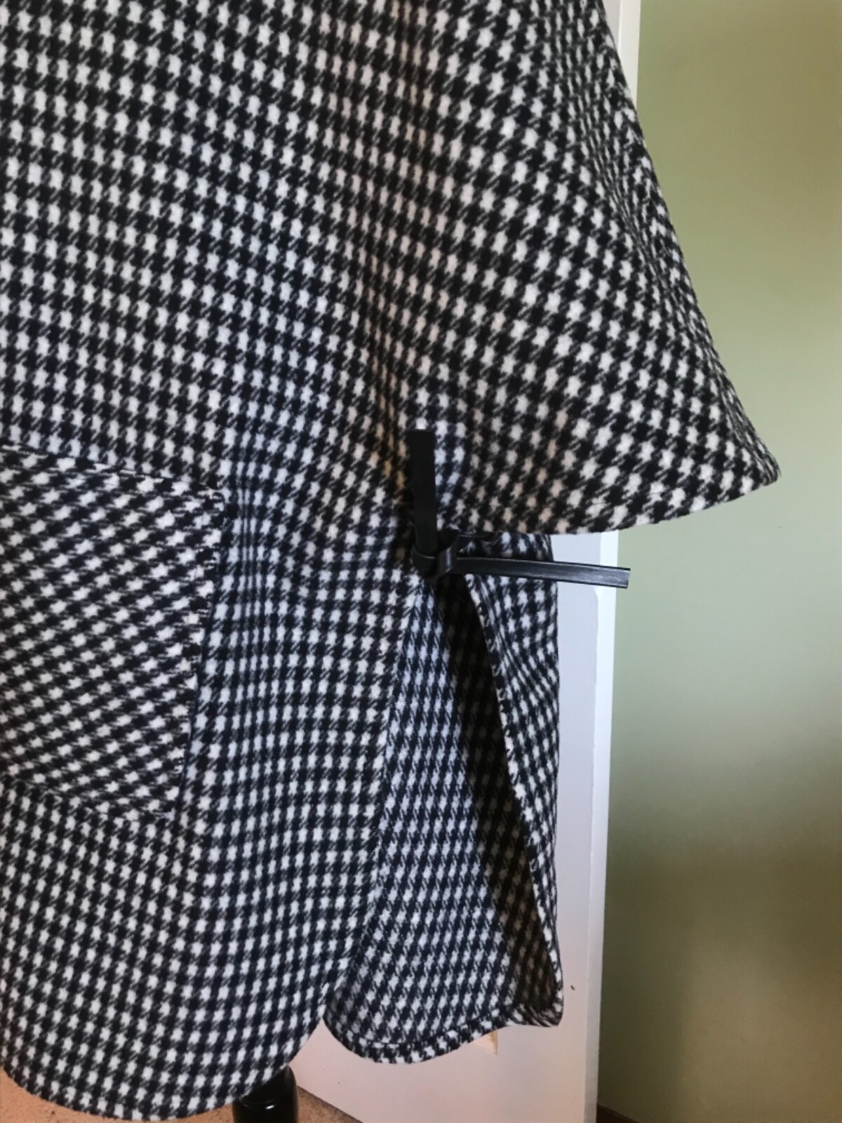 VTG Black & White Houndstooth Cape HANDMADE Lace Up Sides Large + EEUC!!!