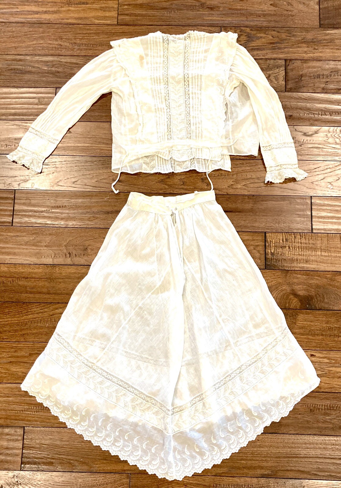 Antique Victorian lawn dress, lace, pin tucks, double tiered skirt XS as is
