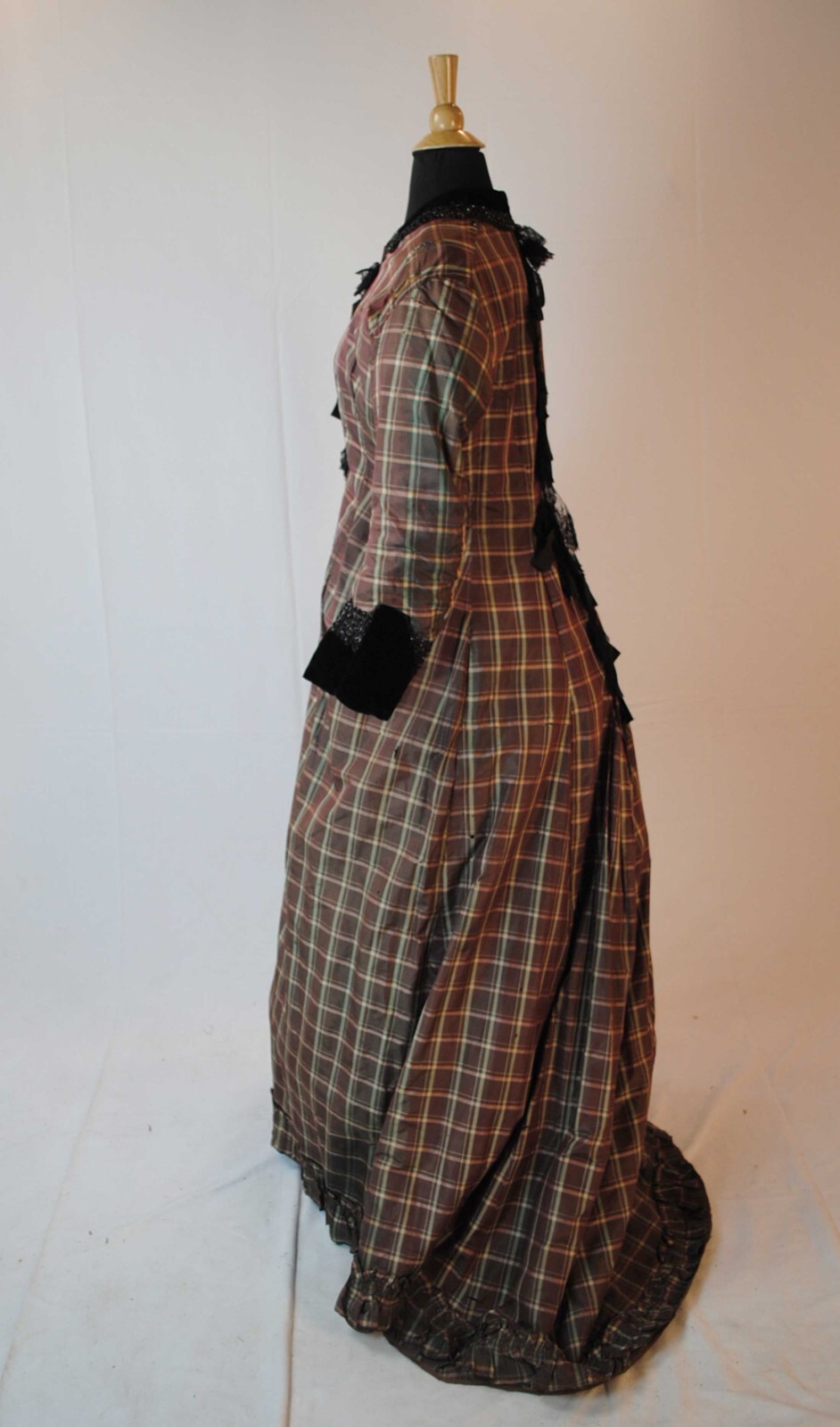 1850 CHECKED PLAID SILK TAFFETA DAY DRESS, HOUSE DRESS