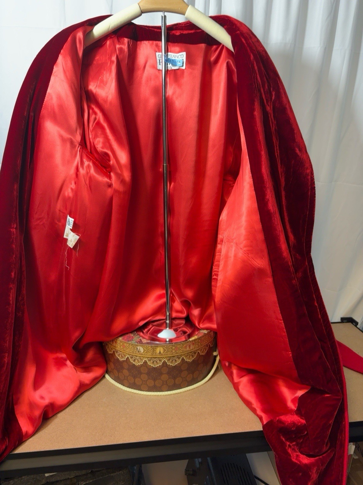 Vntg Gianfranco Ferré Red Virgin Wool Silk Velvet Belted Coat Made Italy size 44