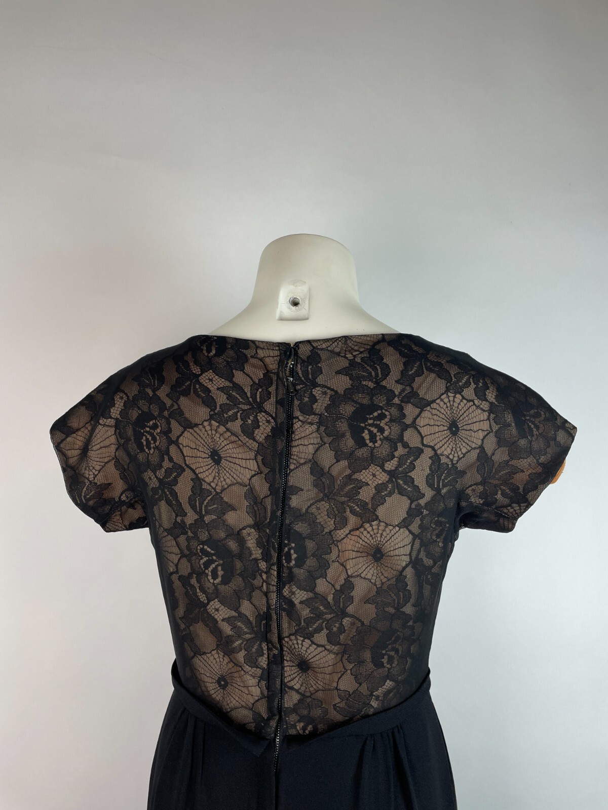 1950’s VTG. BLACK LACE Elaine Terry CREPE short sleeve dress 32″ Bust
