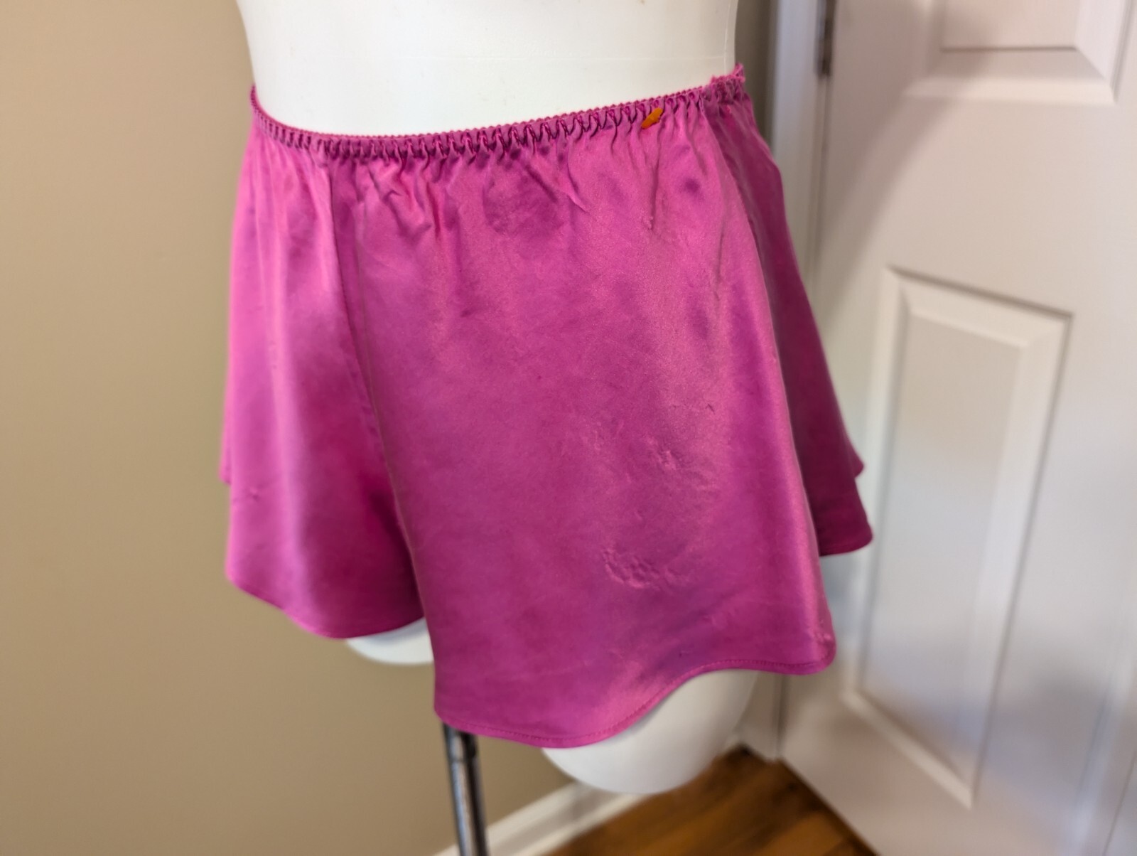 Vtg VICTORIA’S SECRET 100% Silk Fuchsia Pink Cami & Tap Panties Gold Label Sz S