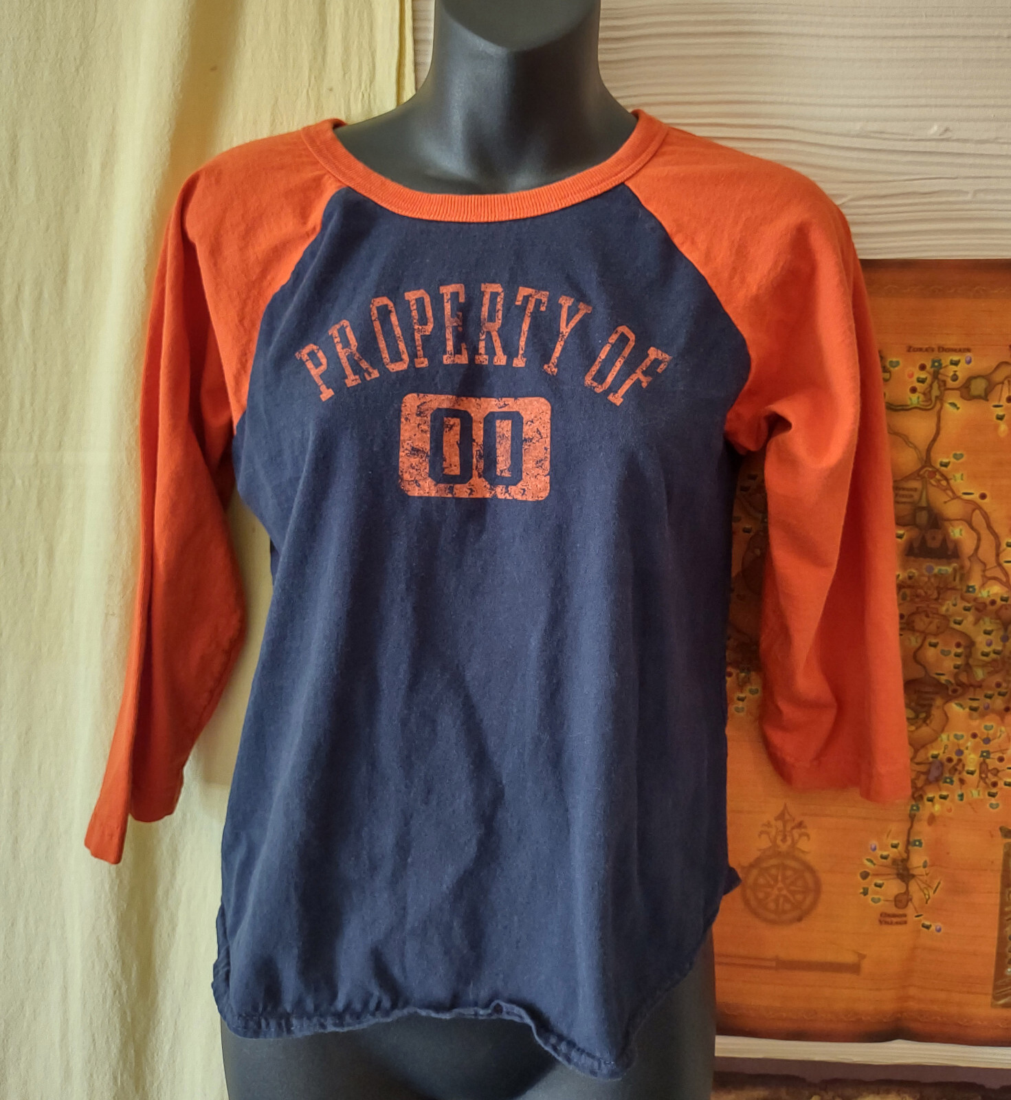 Size S/M Authentic Vintage Retro 1990s Y2K „Property of 00” T-Shirt Orange Navy