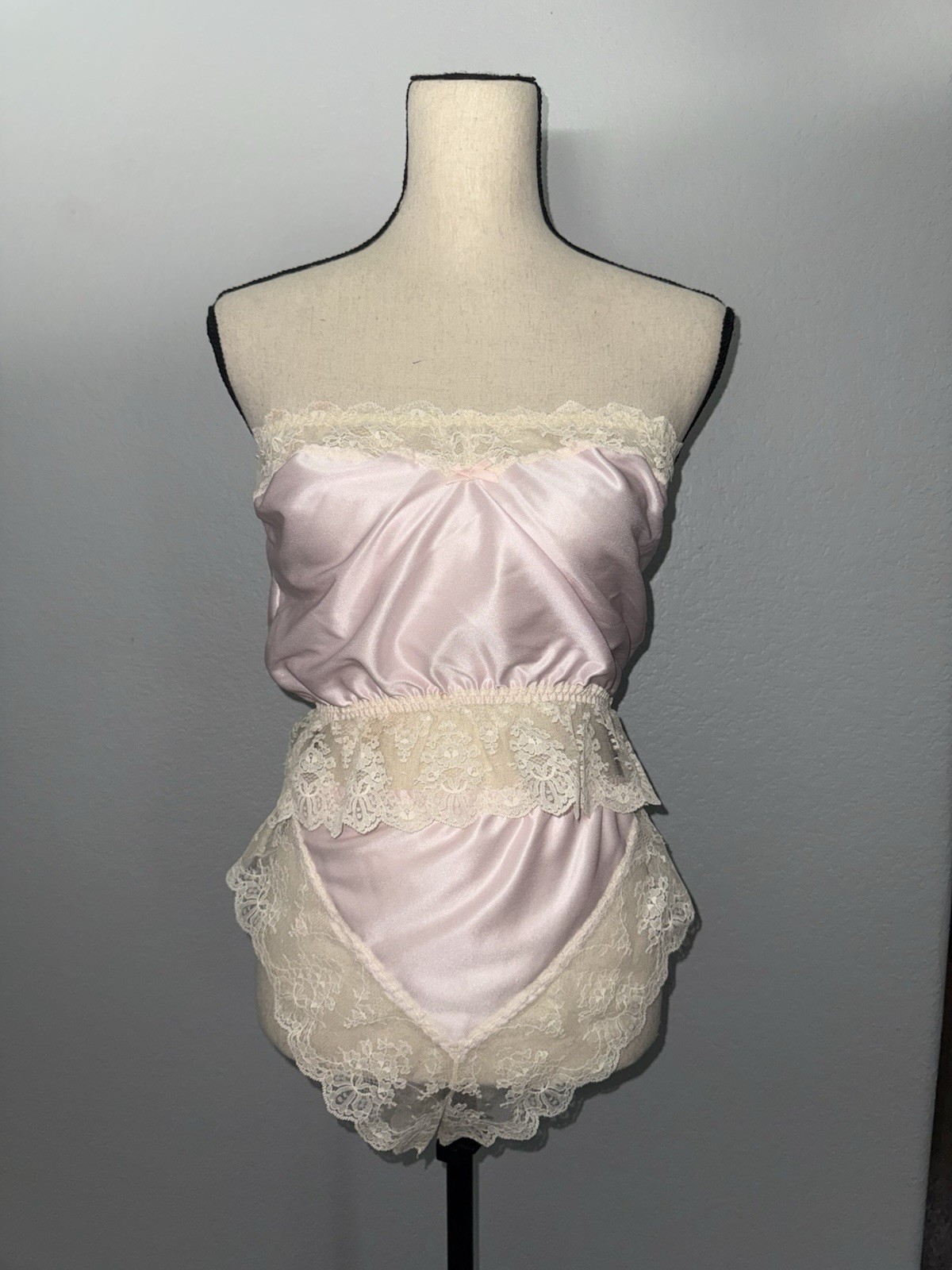 Dolores For Poirette vintage pink satin lace lingerie 2pc Set 70s Pin-Up Boudoir