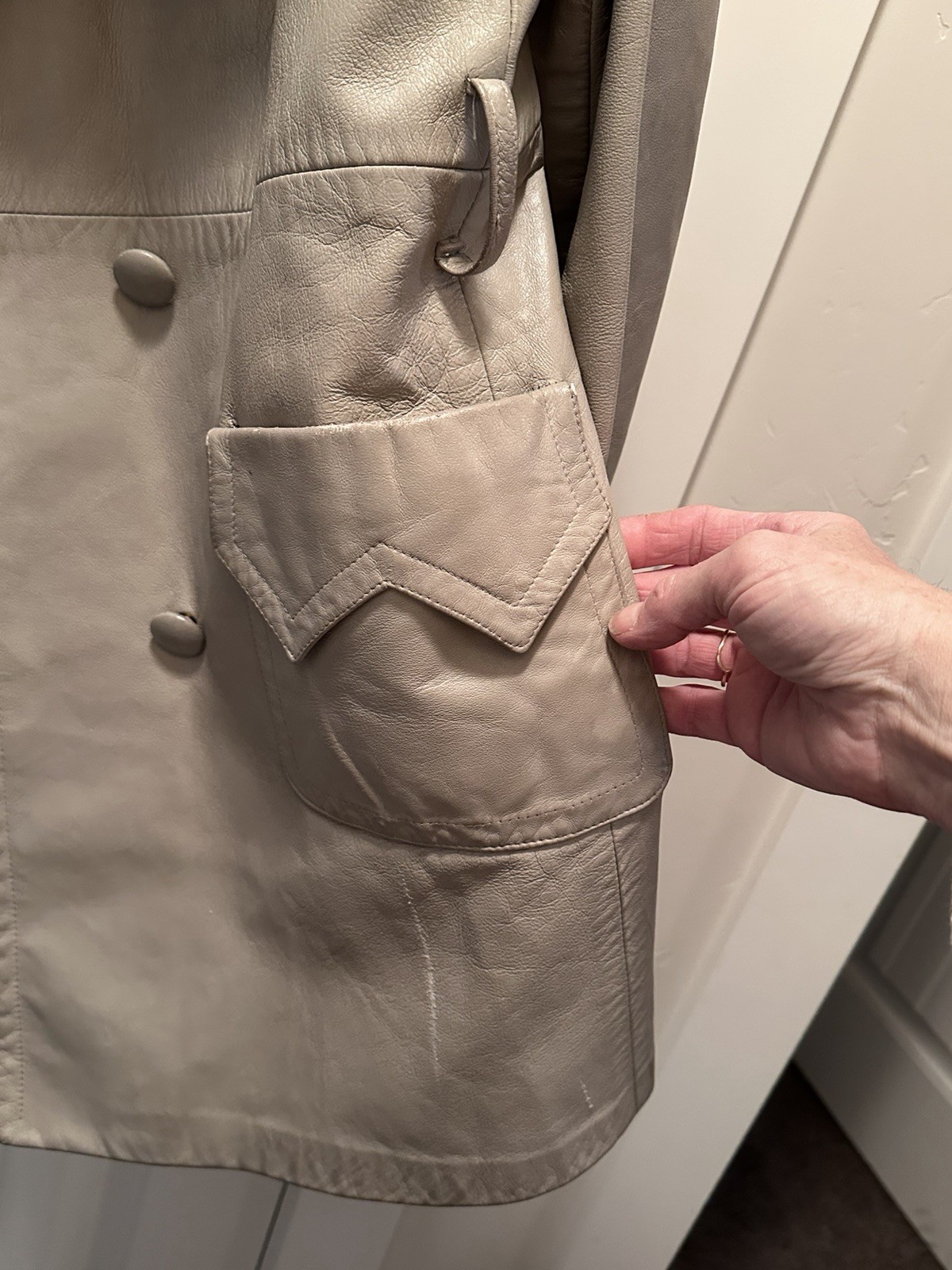 Well-Preserved Vtg 70’s Coat. Gray Leather/Satin. Good Condition. Size L 14
