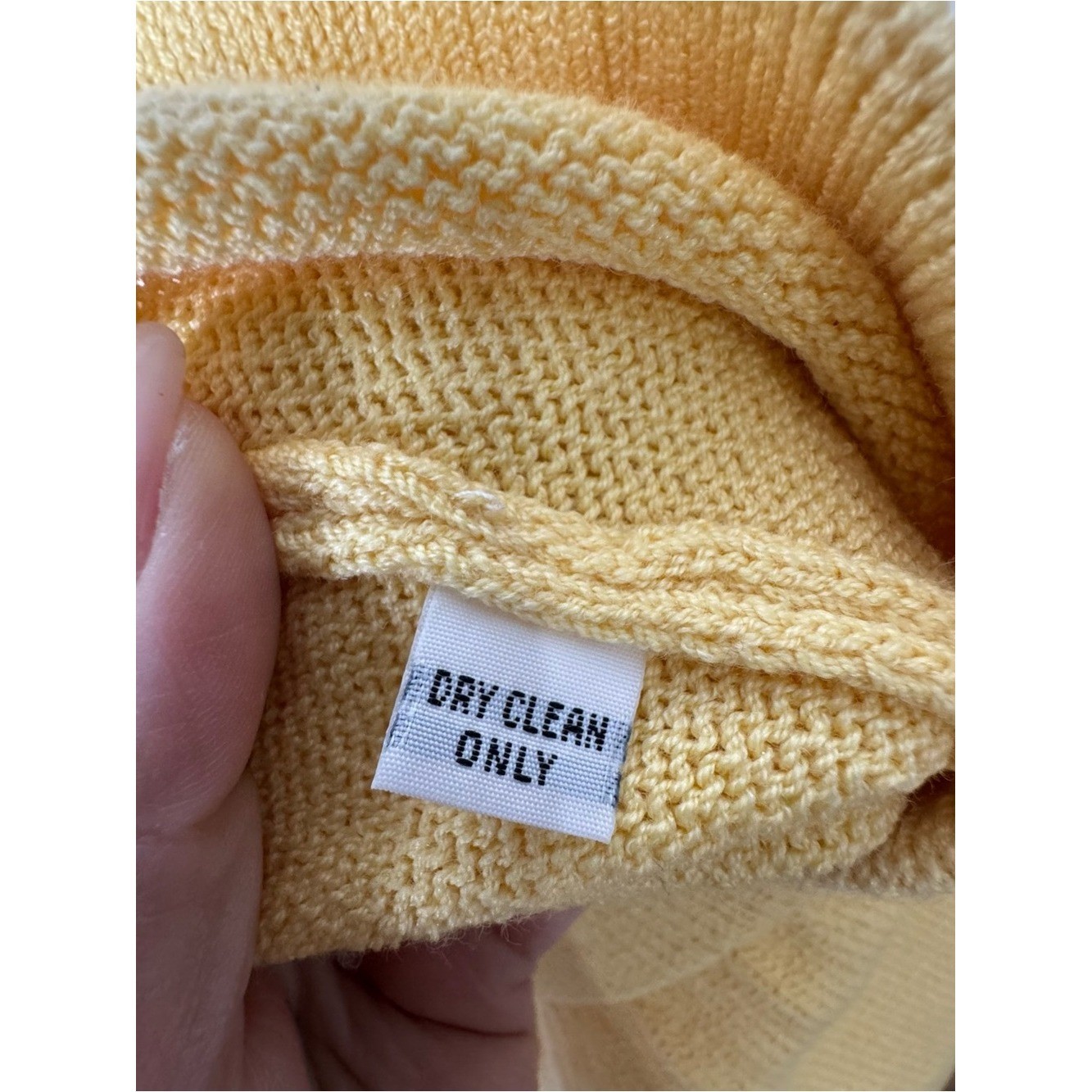 St. John Collection classic Sweater Skirt Size 6 Santana knit Light Yellow HTF