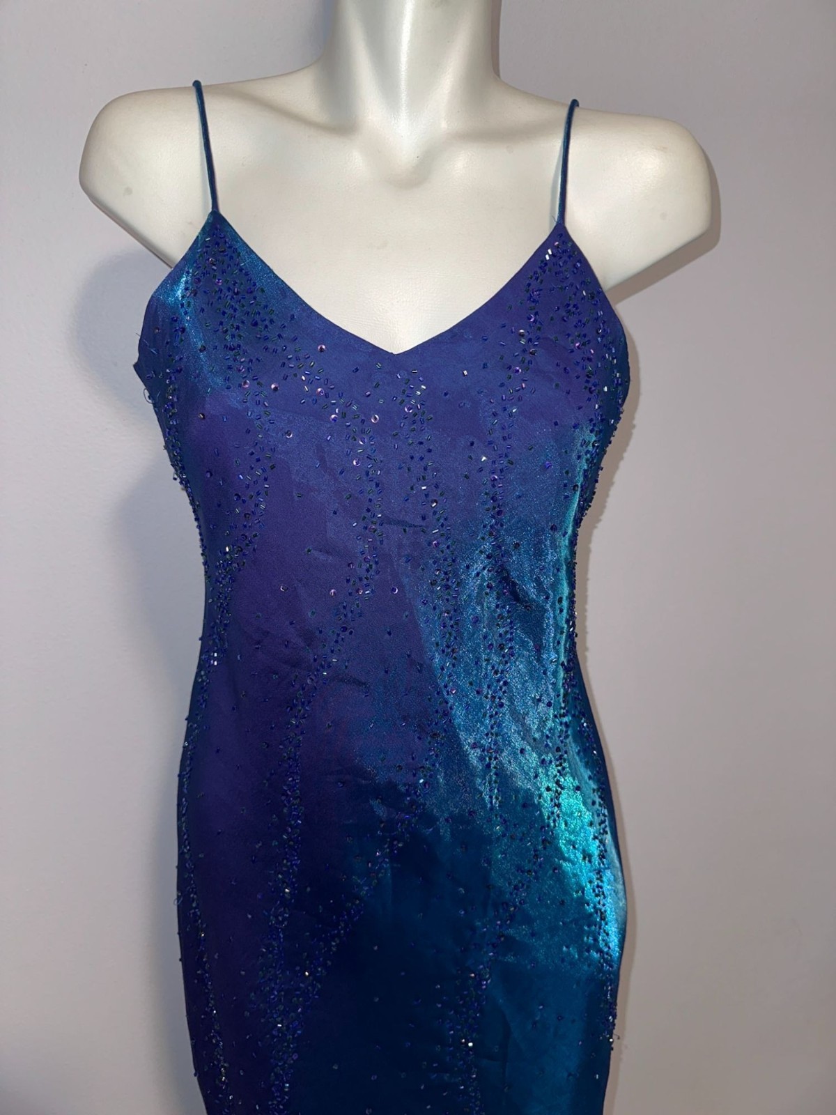 Vintage Y2K Niki Womens Size 6 Blue Purple Iridescent Beaded Prom Gown Dress