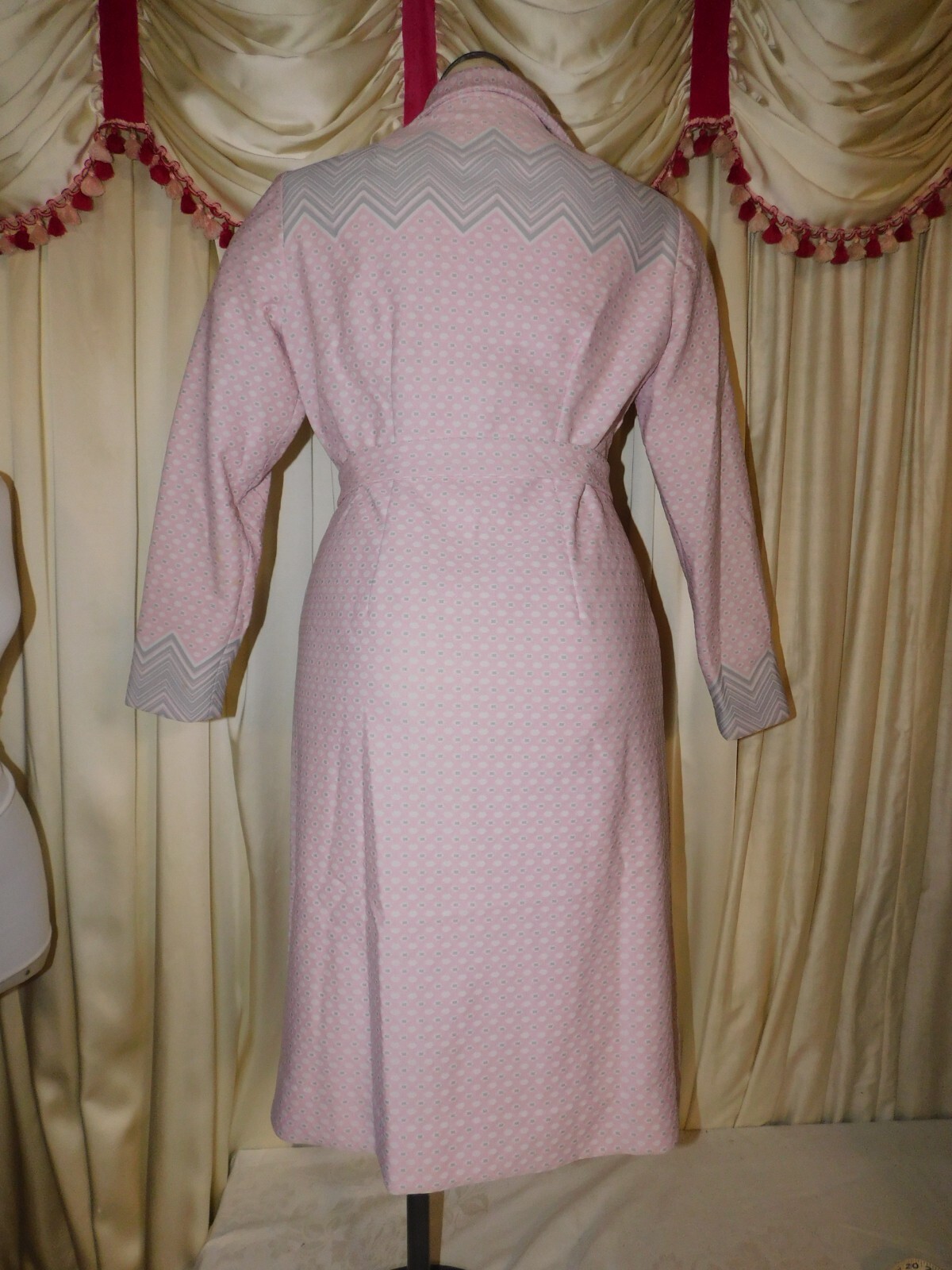 Vintage Pink Gray White Poly Dress w/ Belt SERBIN Waist 36″ )*