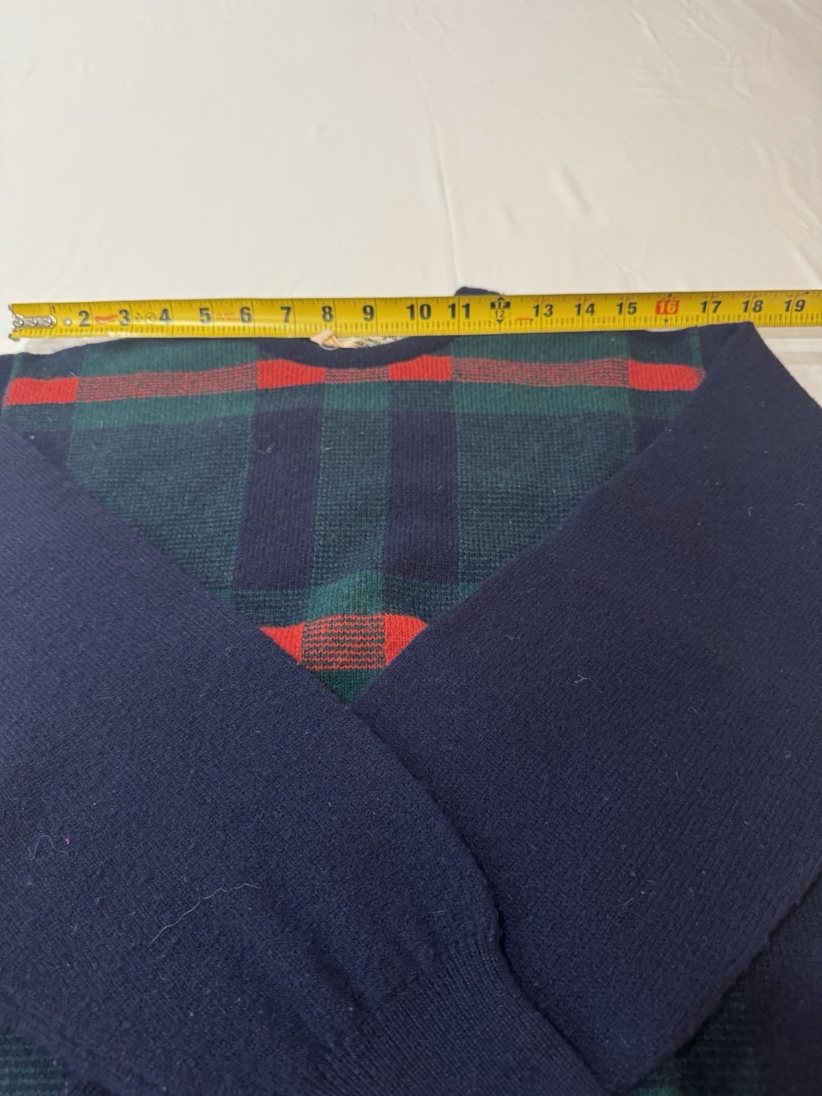 Vintage Pringle Sweater XS Woman’s/Youth – Made In Scotland 100% Lambs Wool