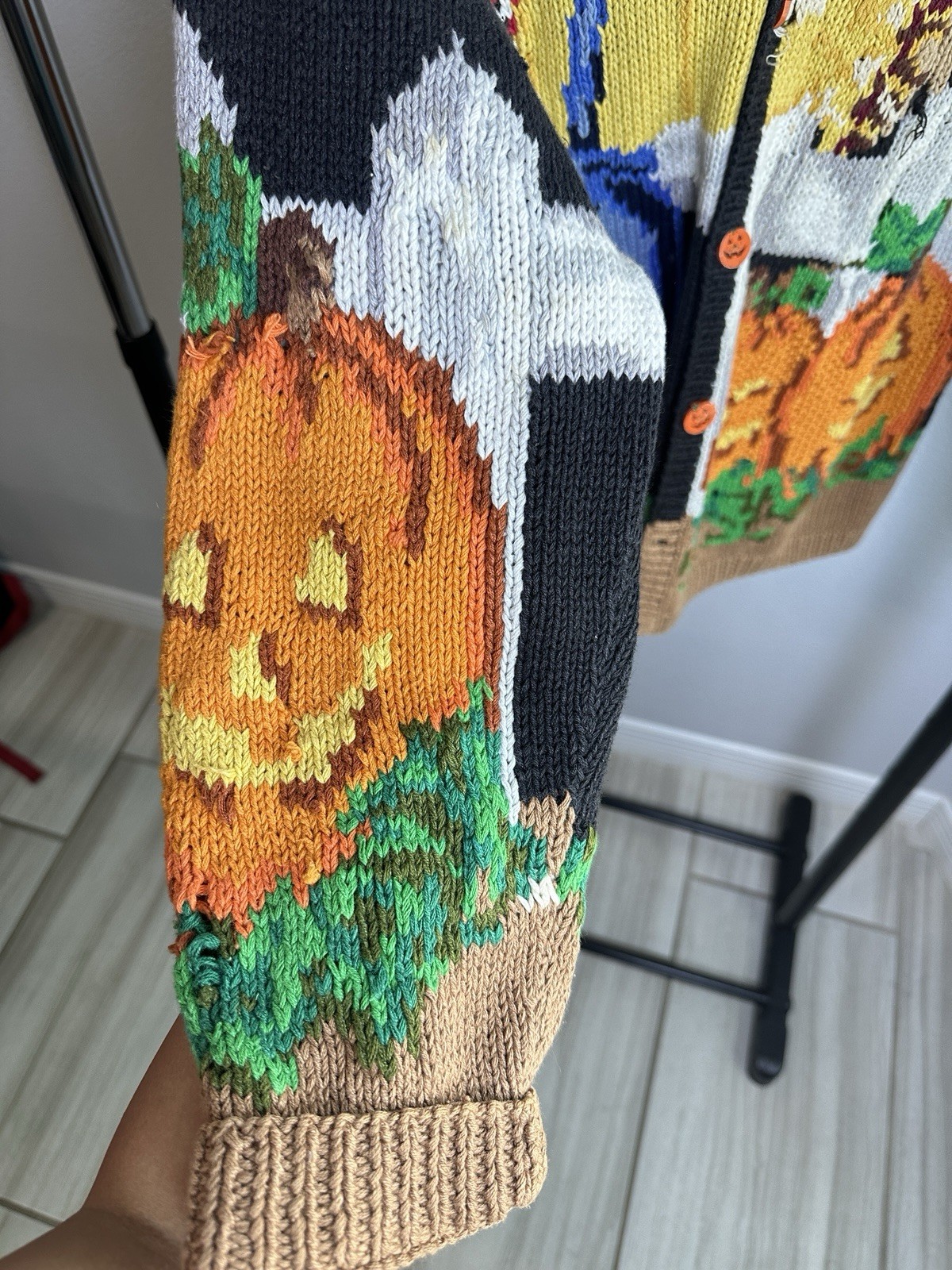 The Eagles Eye Vintage Halloween Cardigan Sweater with Scarecrow & Pumpkin Small