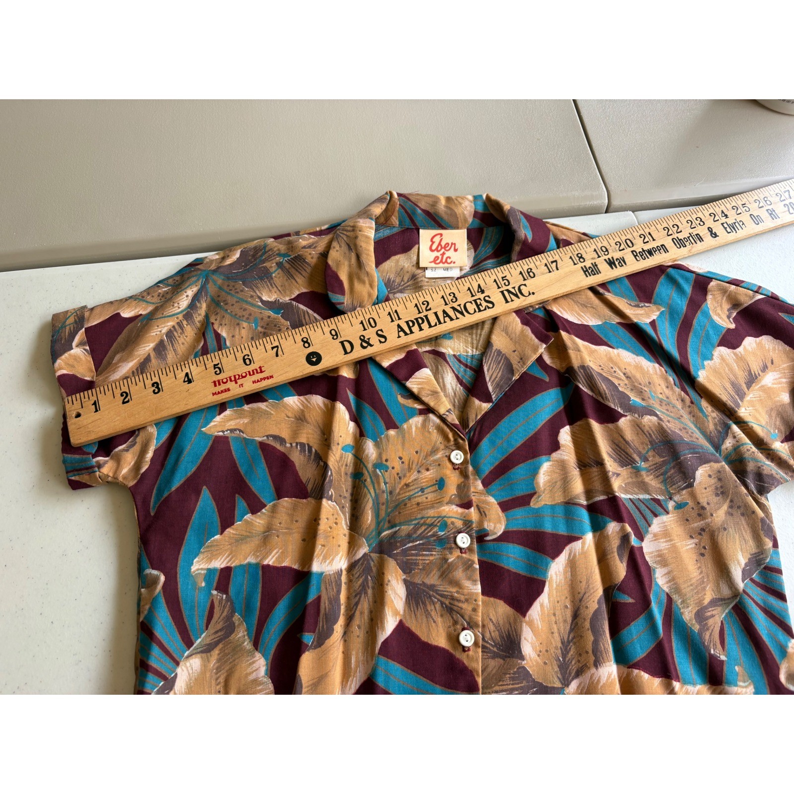 Vintage Tropical Floral Tie Front Shirt Women’s Medium Burgundy