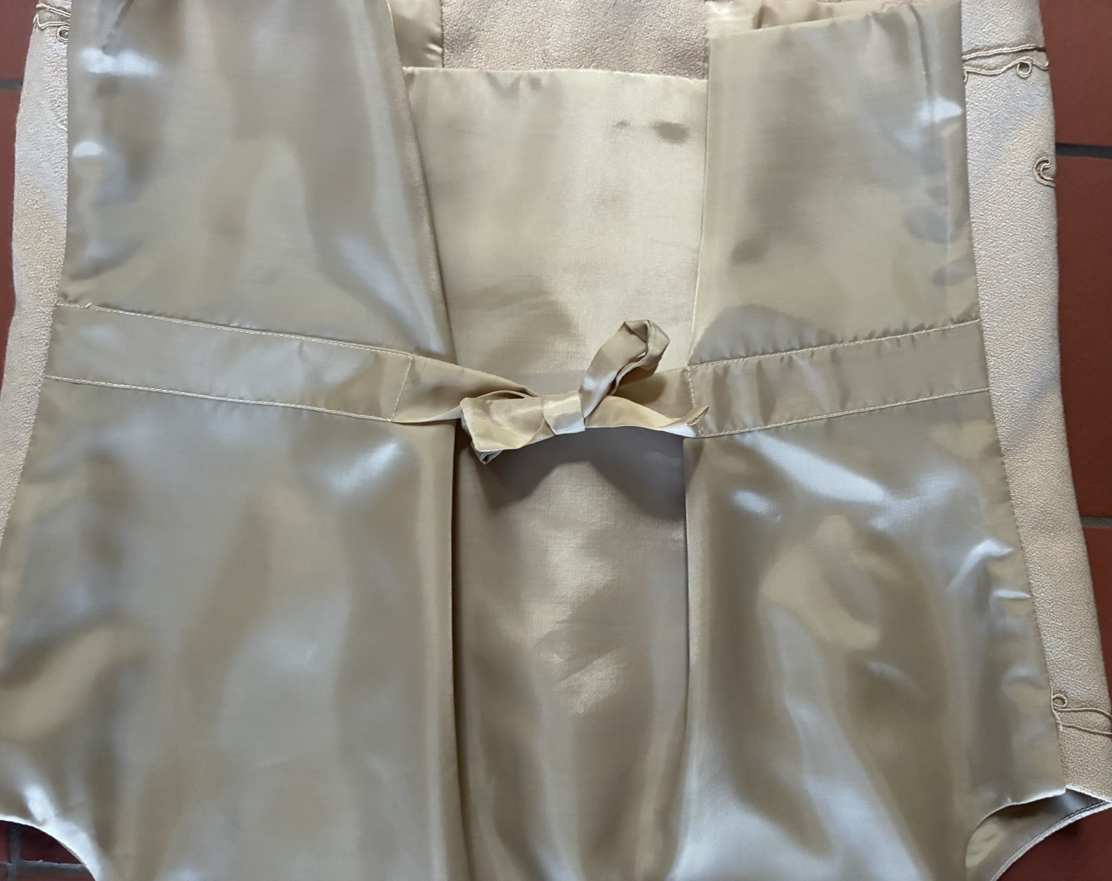 Vintage 90s Beige Tie Back Stephanie Andrews Embroidered Wool Vest size Medium