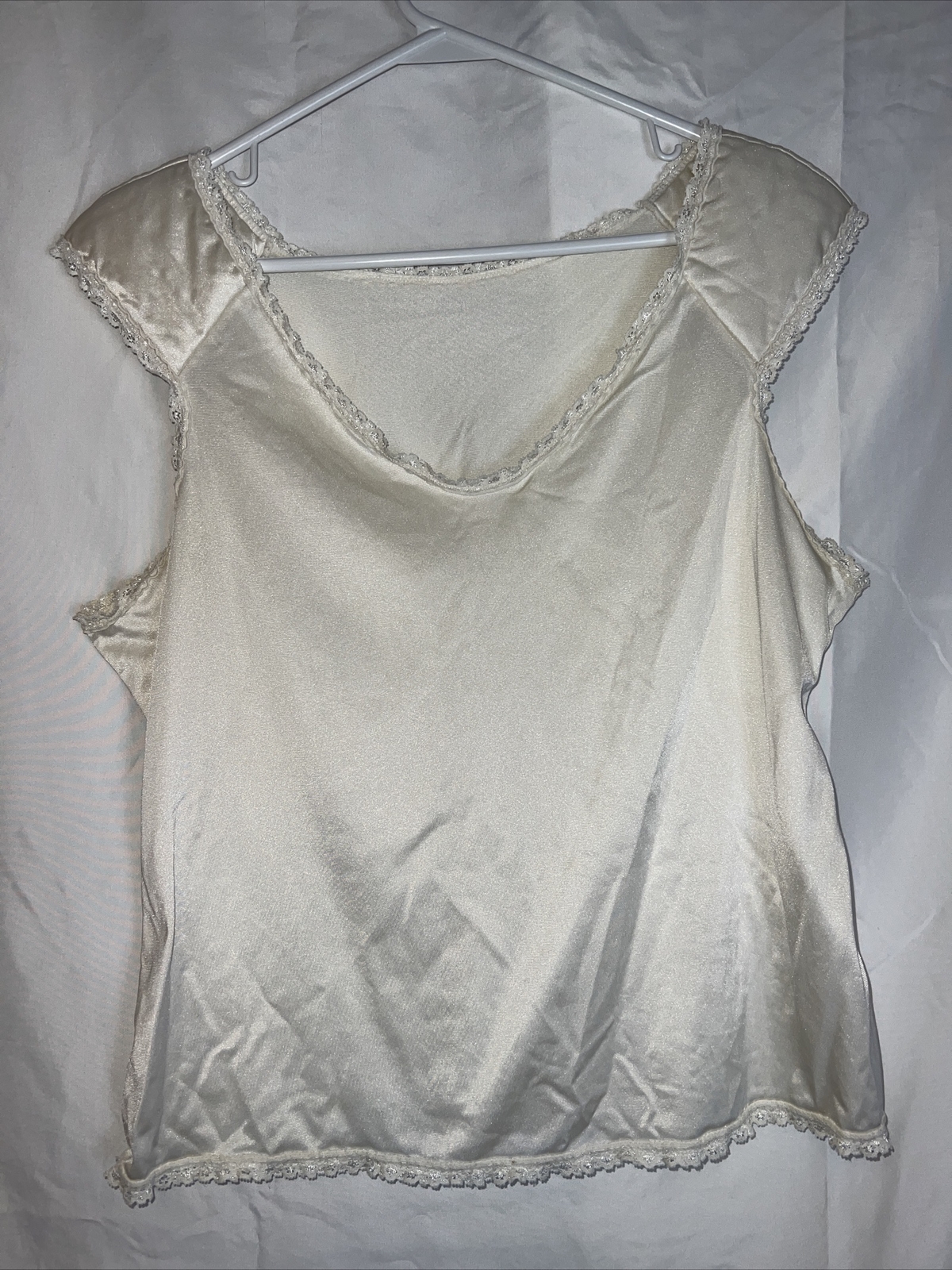 1970s-Vanity Fair Ivory Slip Top Lace Trim Size 36 Nylon Wide Strap **Small Tear