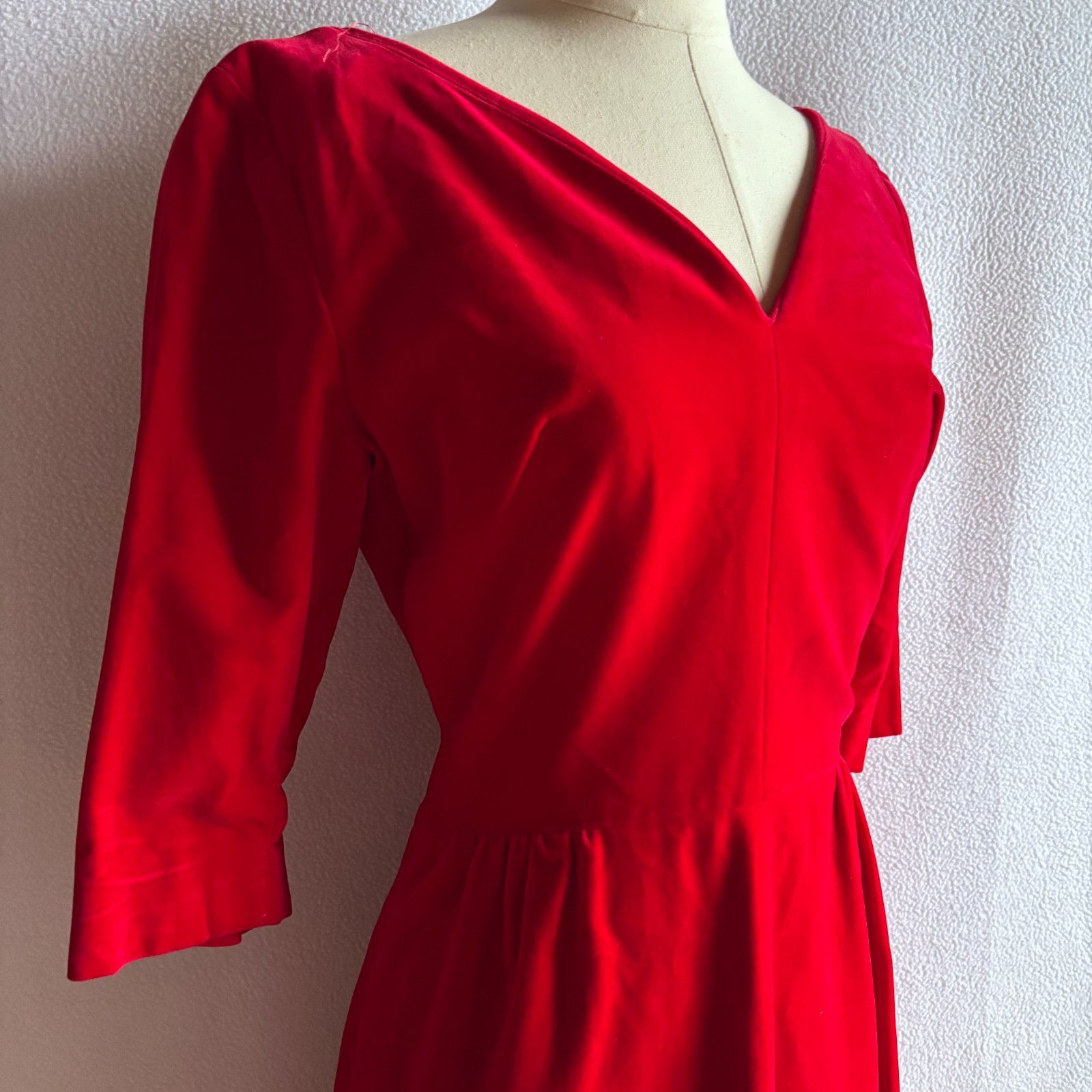 Vintage 1950s 1960s Red Velveteen Curvy Sheath Dress S