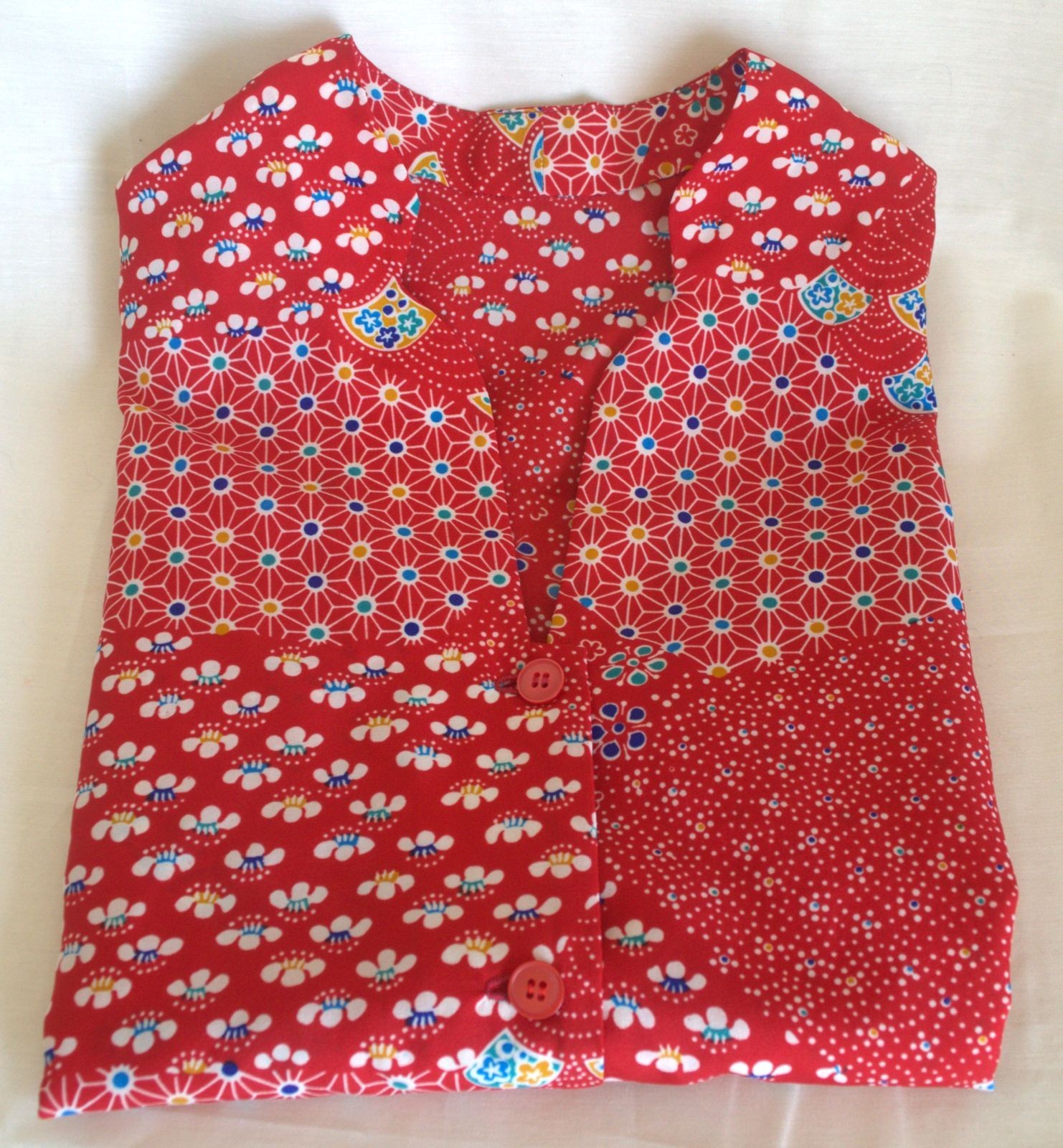 Free ship! Vintage 1960’s women’s red cap sleeve shirt Asian inspired polyester