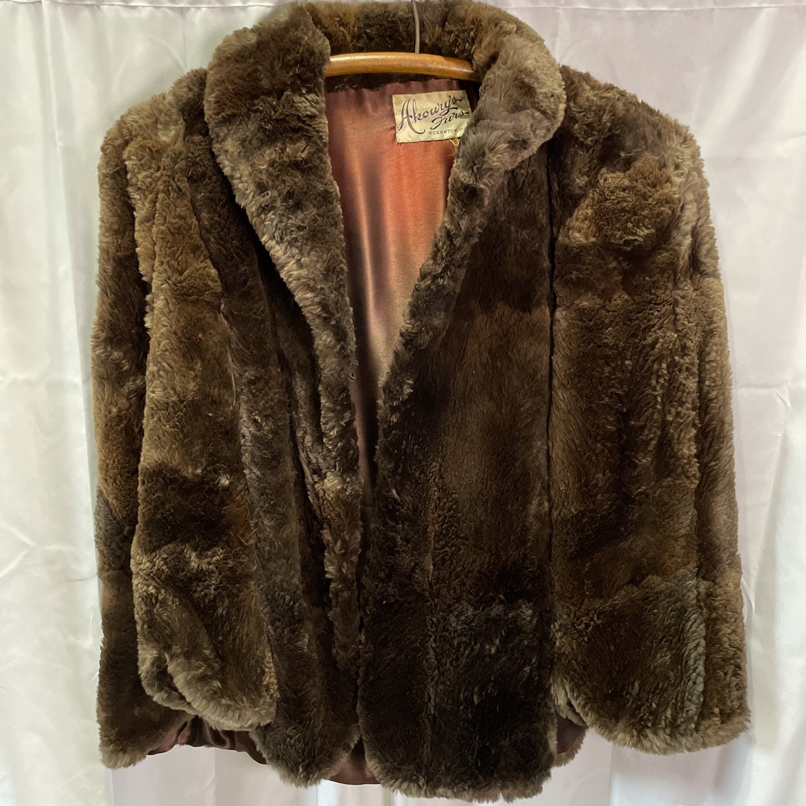 Vintage Akoury’s Furs Scranton PA Brown Real Fur Cape Capelet Stole Monogram AO