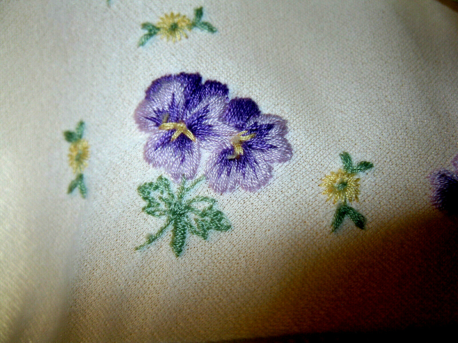 VTG Miss Elaine White Nylon Peignoir Robe Pansy Embroidery sz L ~ USA~ILGWU