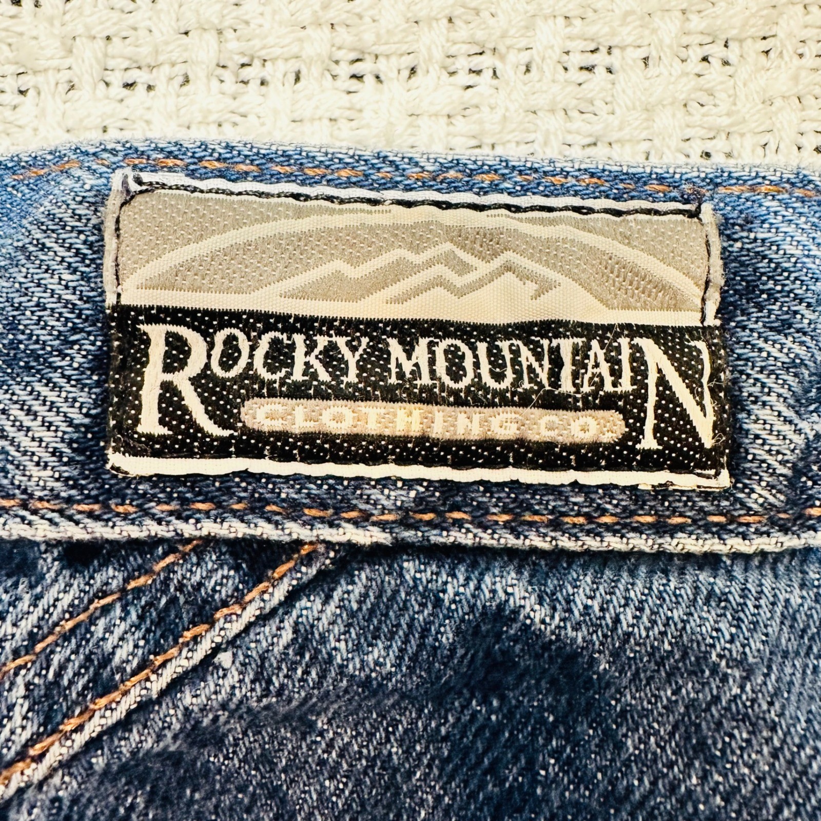 Vintage Rocky Mountain Western Jeans Womens 19/20 Blue High Waist Tapered V-Back
