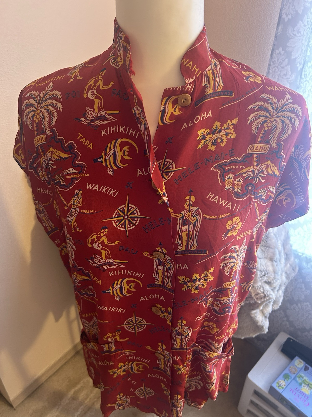 Rare vintage 40’s Red Hawaiian Shirt M/L great collector item or wear it !