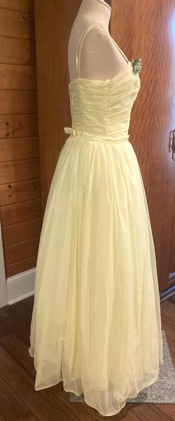 Vintage 1950s 1960s party dress ball gown evening dress yellow w flowers B 34