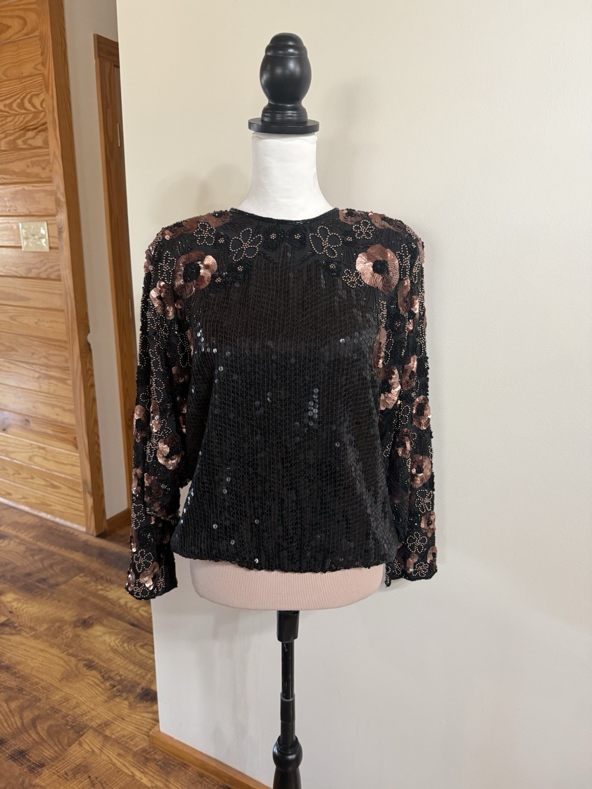 Gorgeous VTG Judith Ann Creations Women’s Sequined Floral Silk Top M Glamour 80s