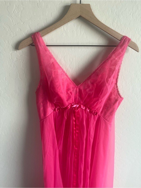 VTG 32 Vanity Fair Pink Glamour Sheer Floral Overlay Chiffon Nylon Nightgown